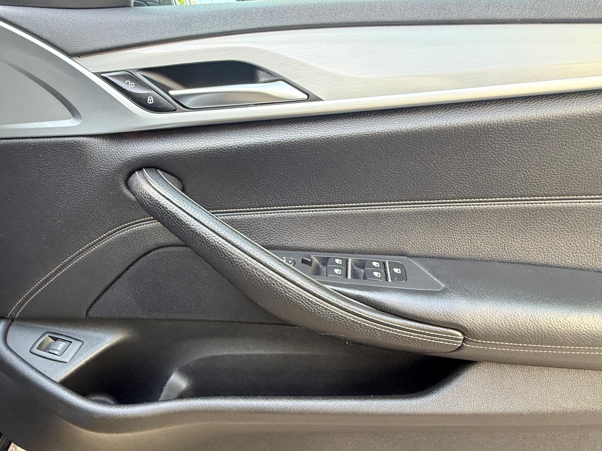 2017 BMW 5 Series image 32
