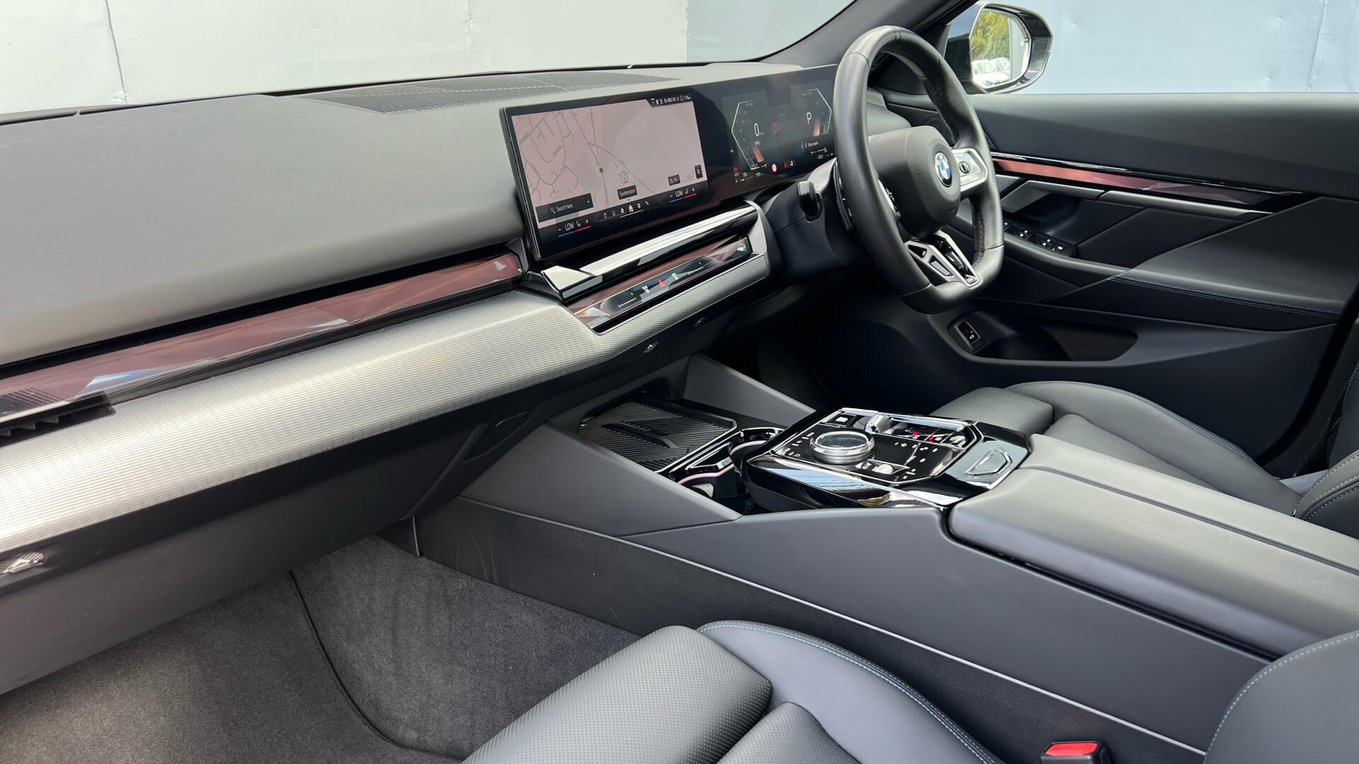 BMW 5 Series view 7