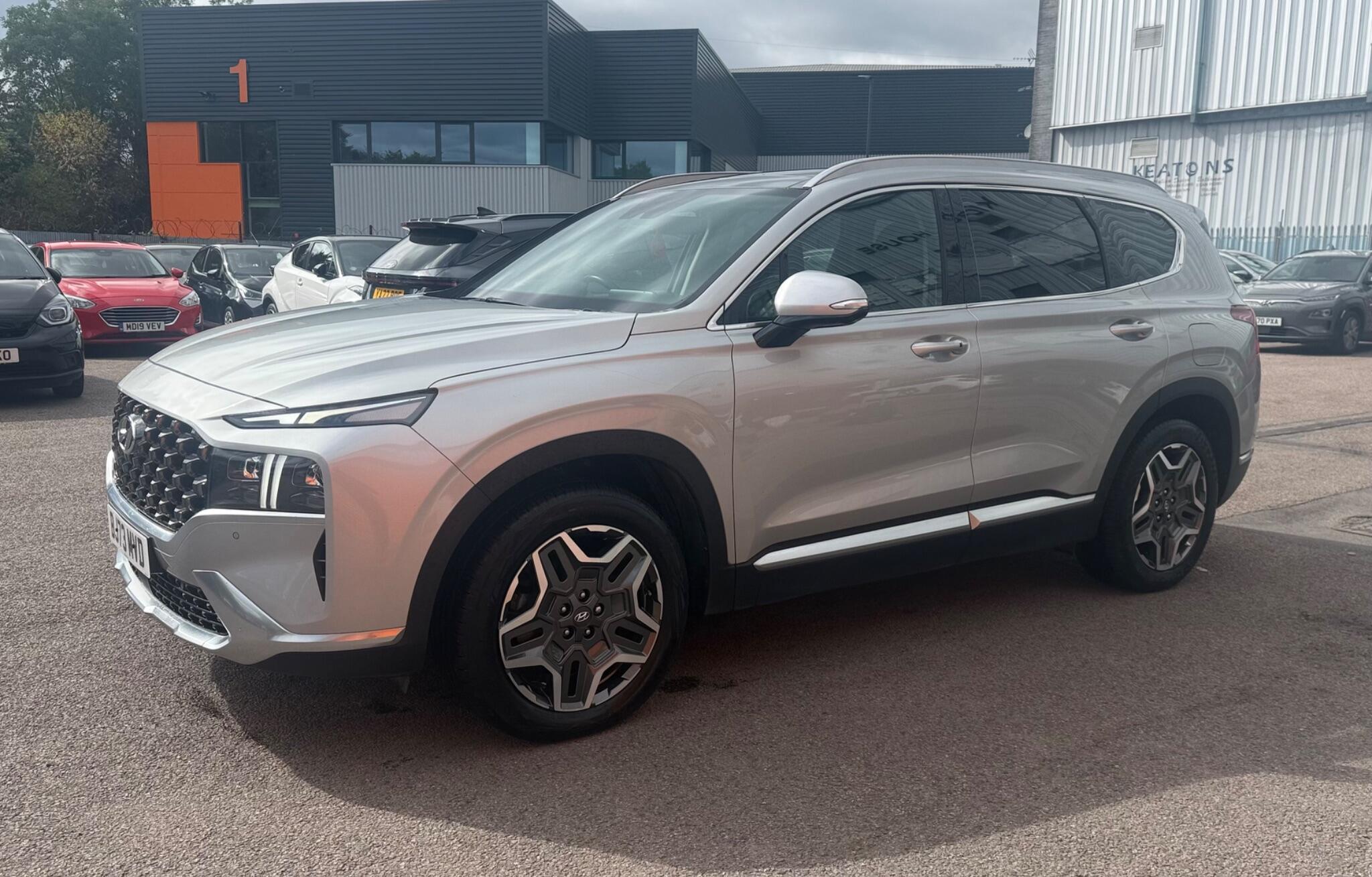 Hyundai Santa FE view 3