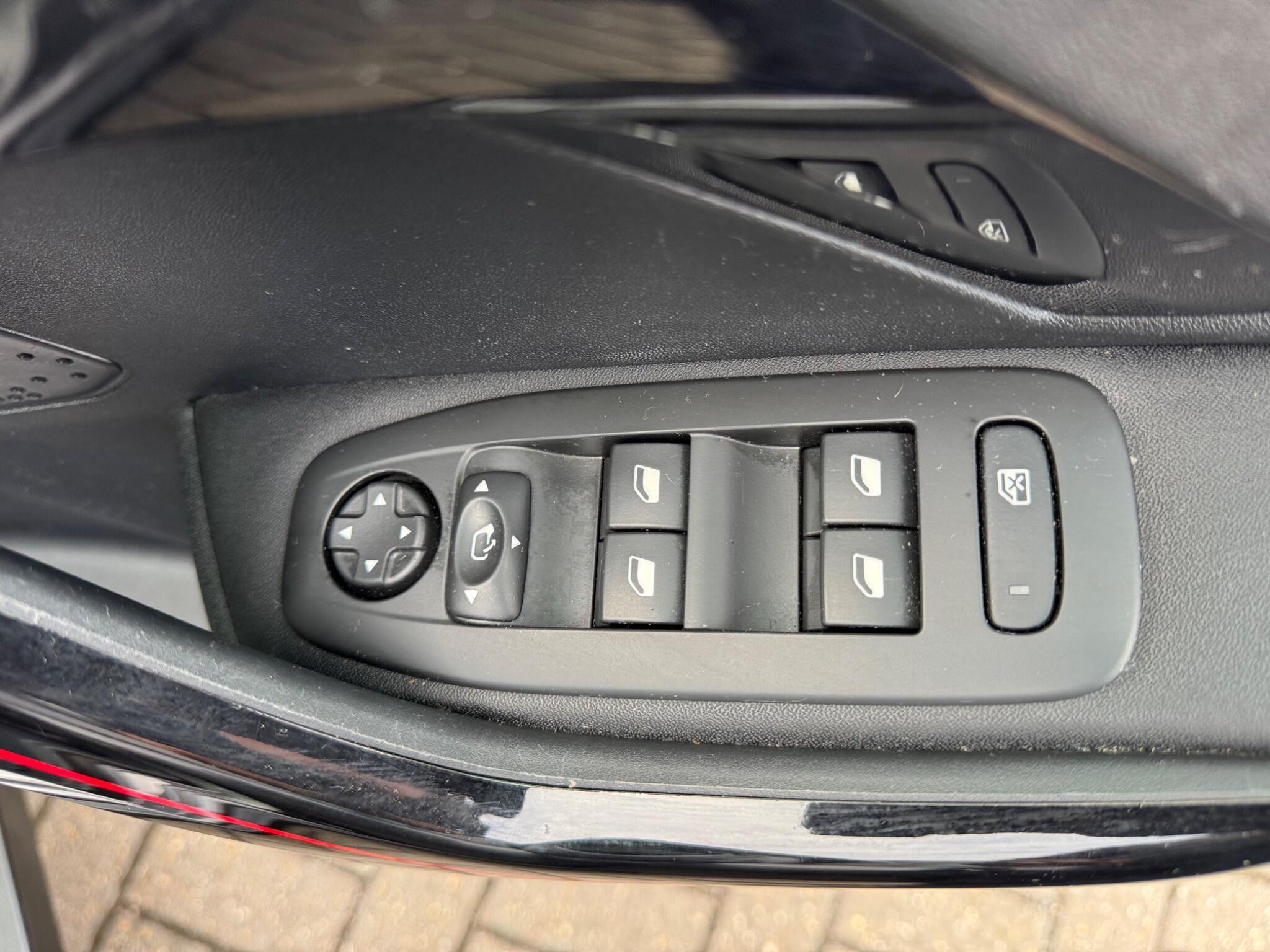 Peugeot 2008 view 20