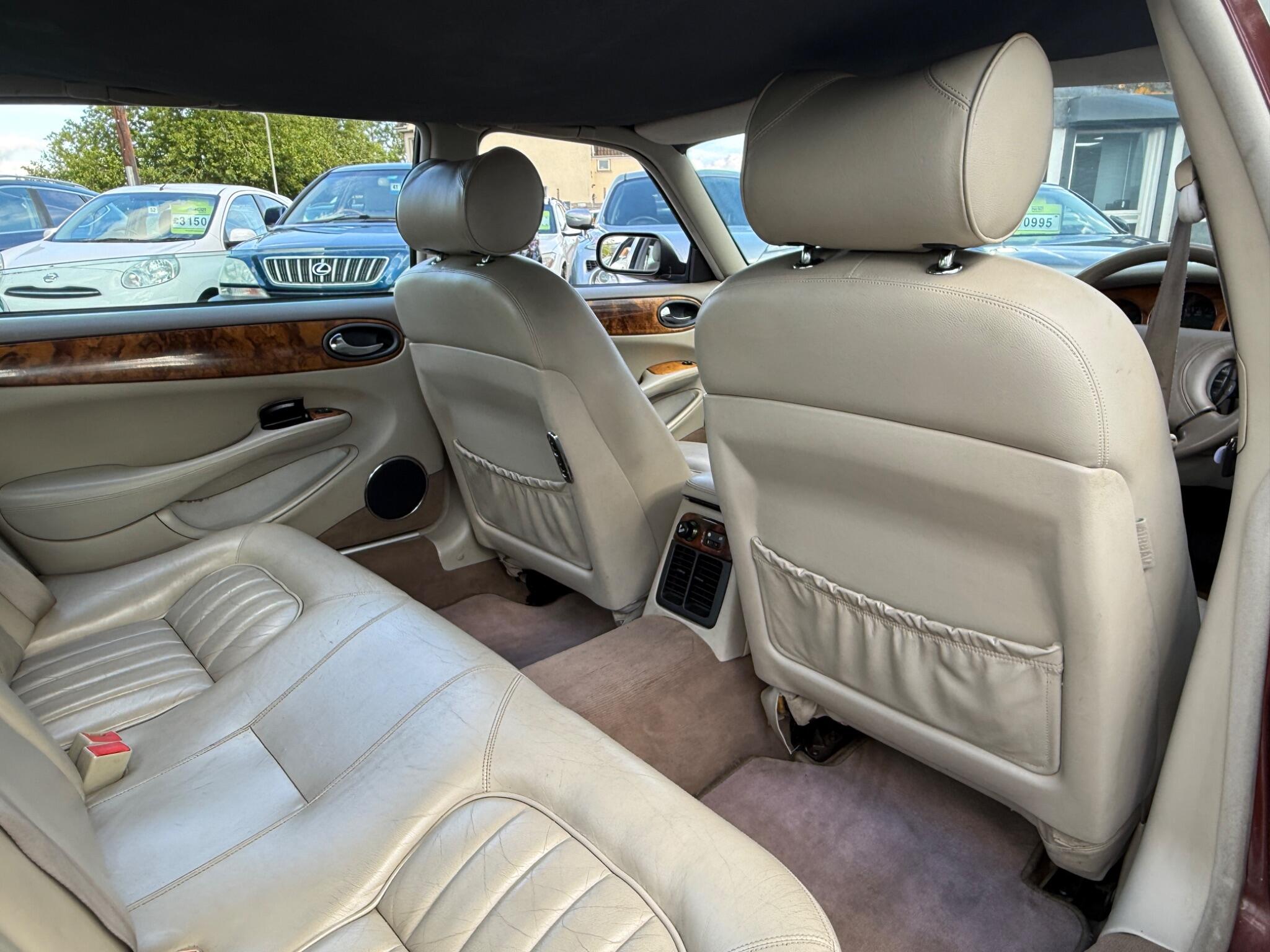 Jaguar XJ - Image 23