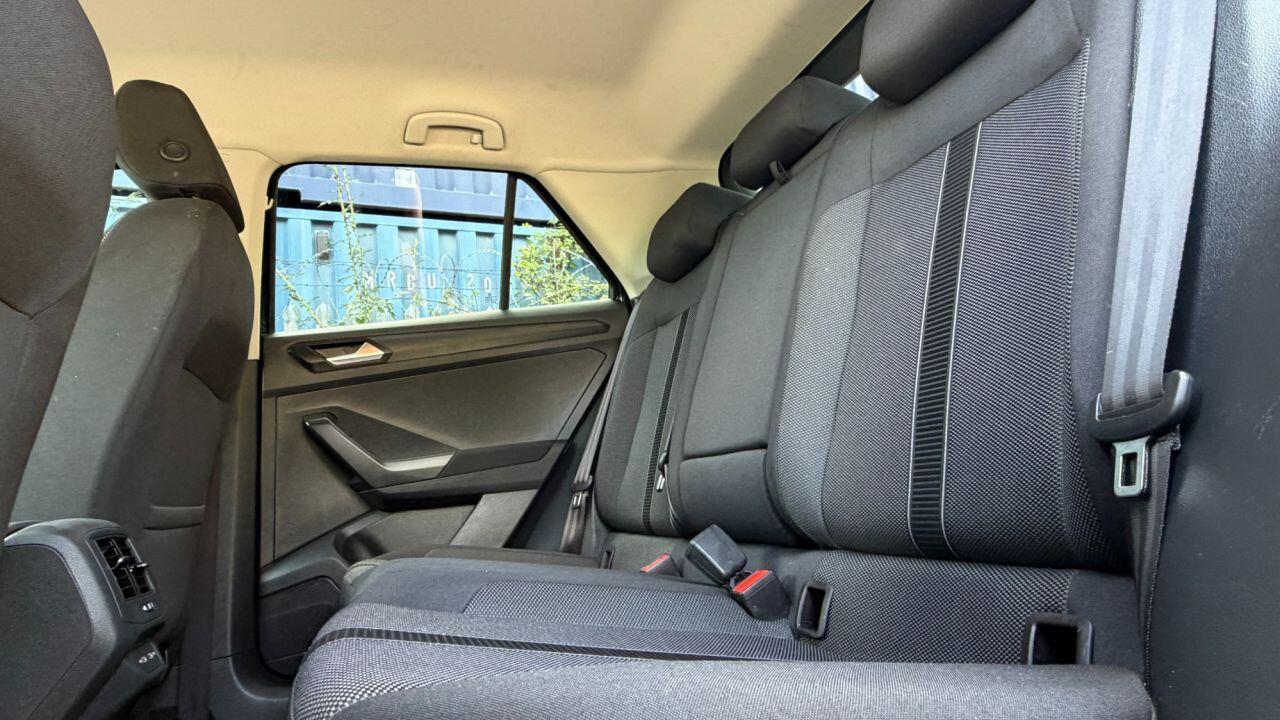 Volkswagen T-Roc view 13