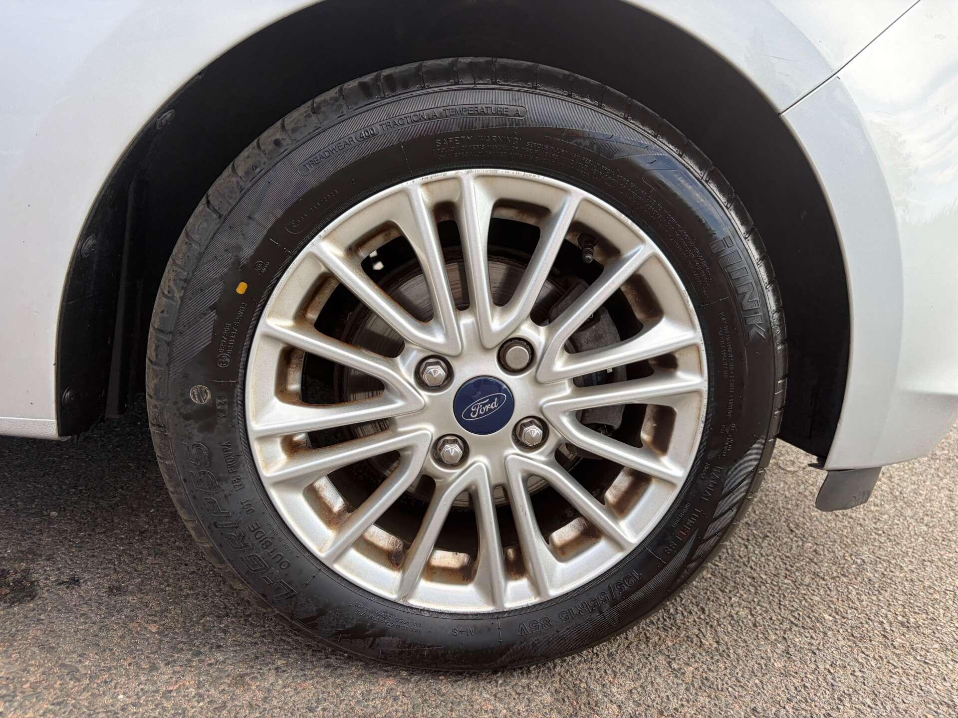 Ford Ka+ view 12