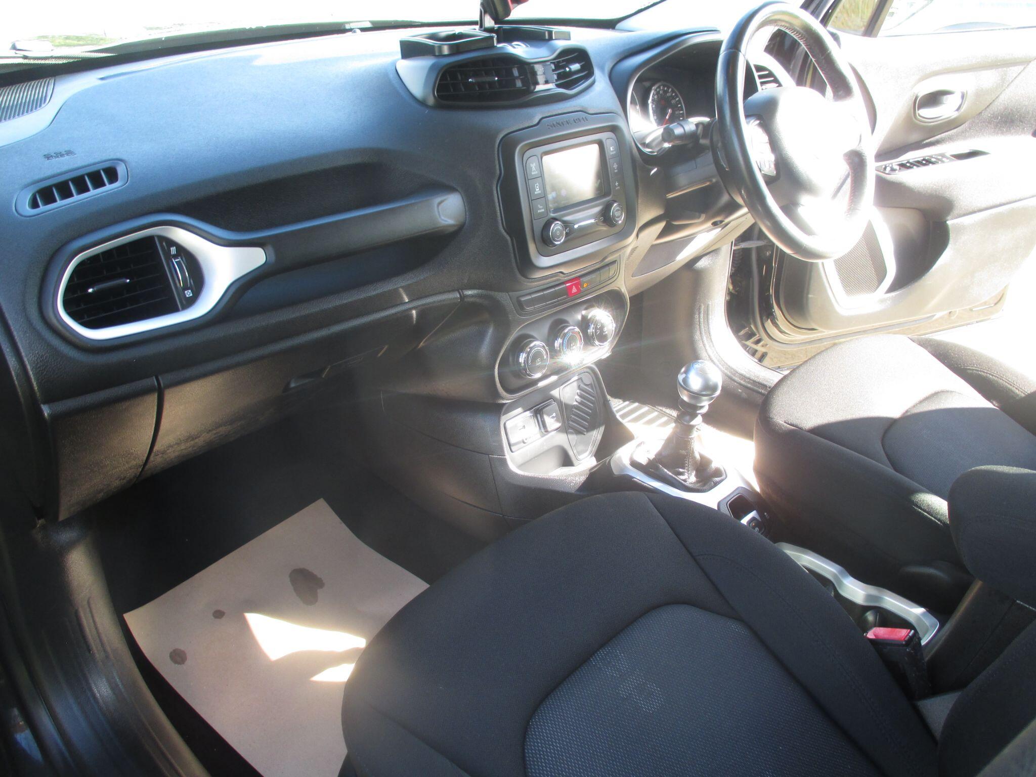 Jeep Renegade view 32