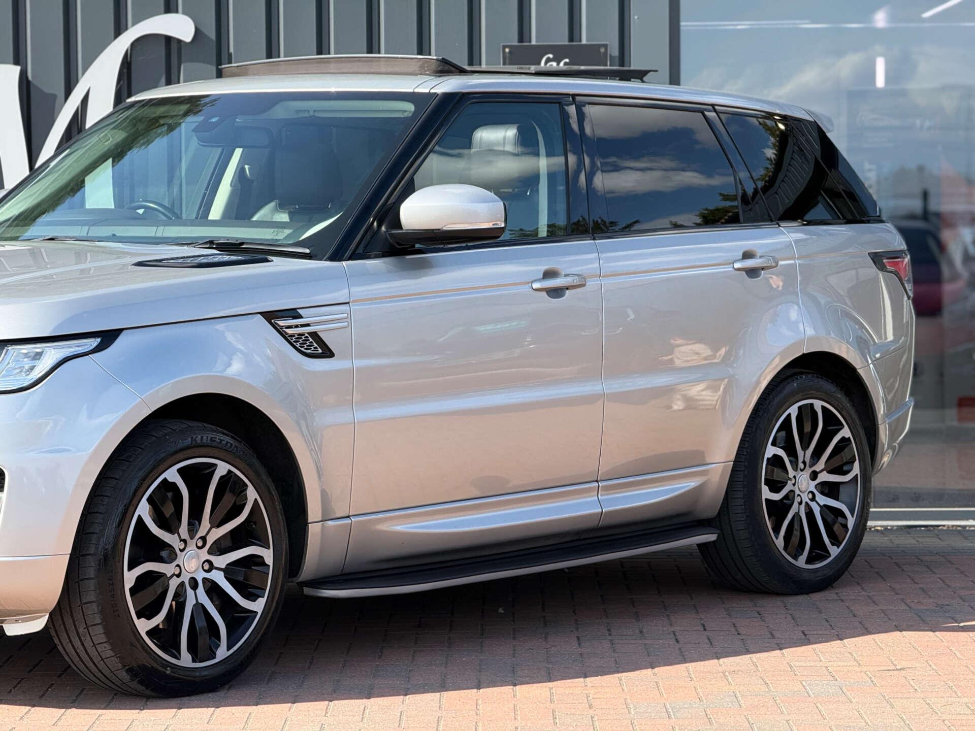 Land Rover Range Rover Sport view 3