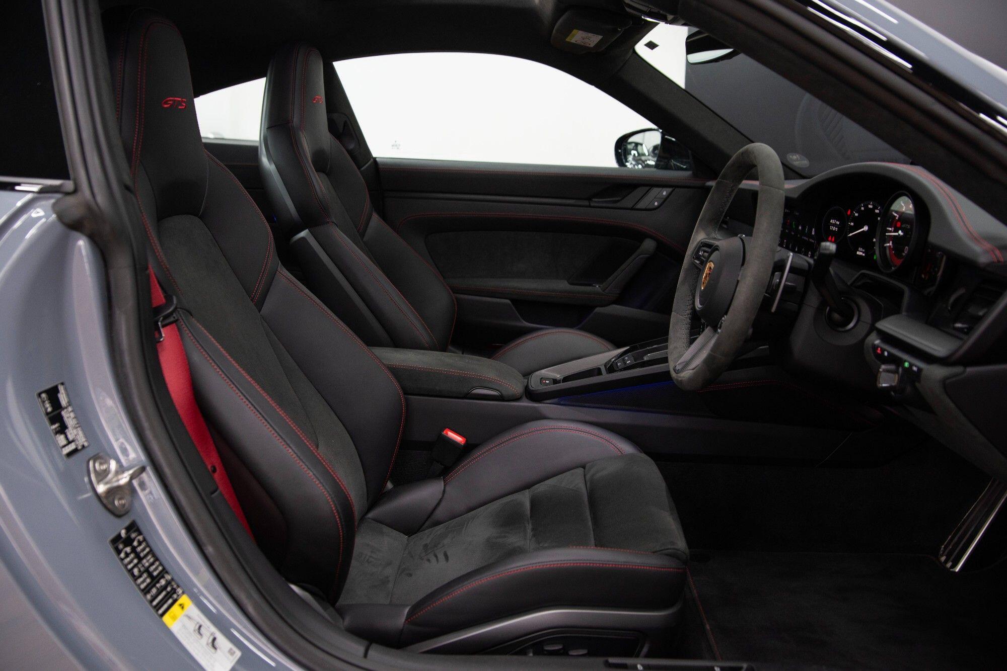 Porsche 911 view 34