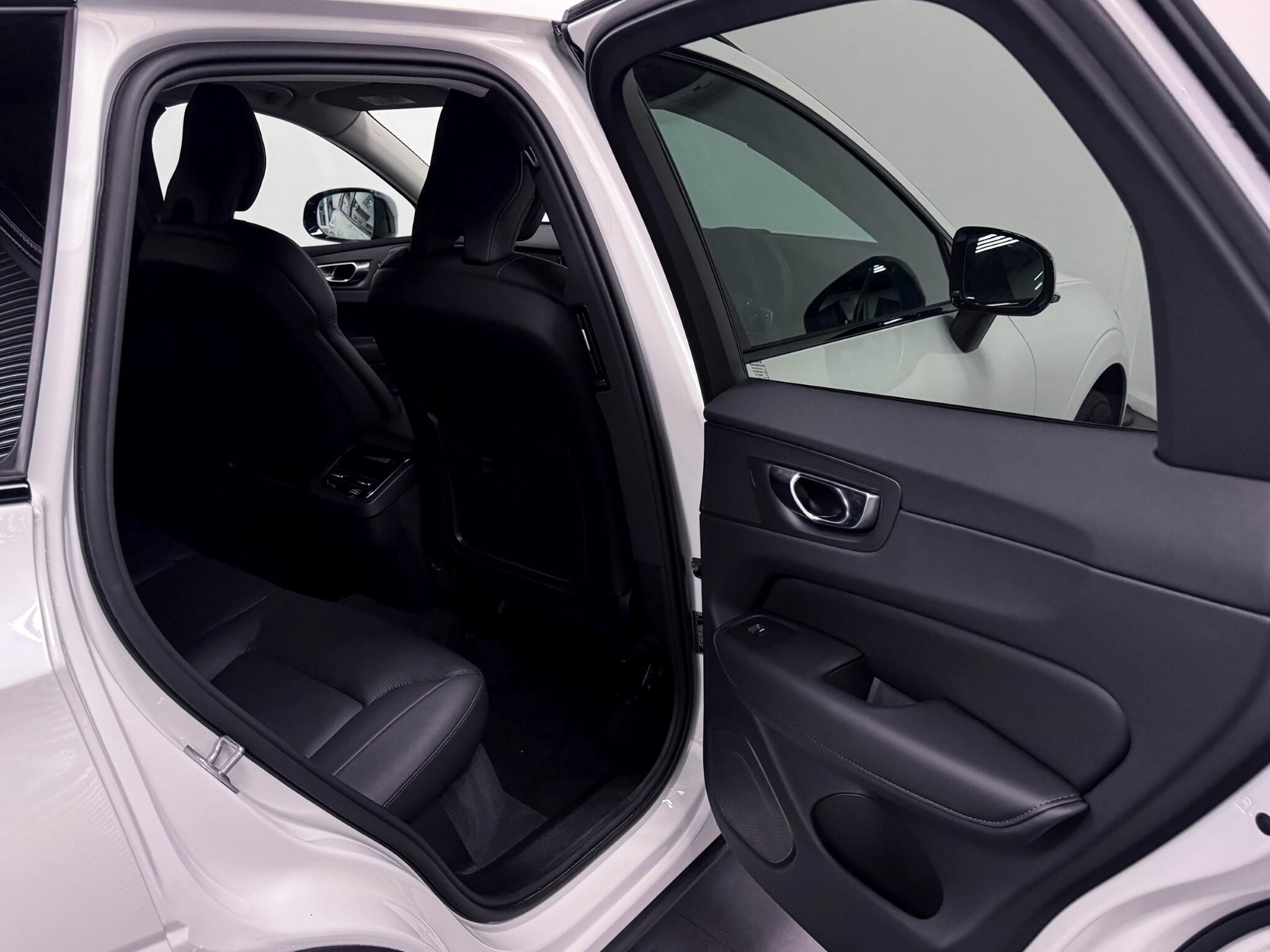 Volvo XC60 view 9