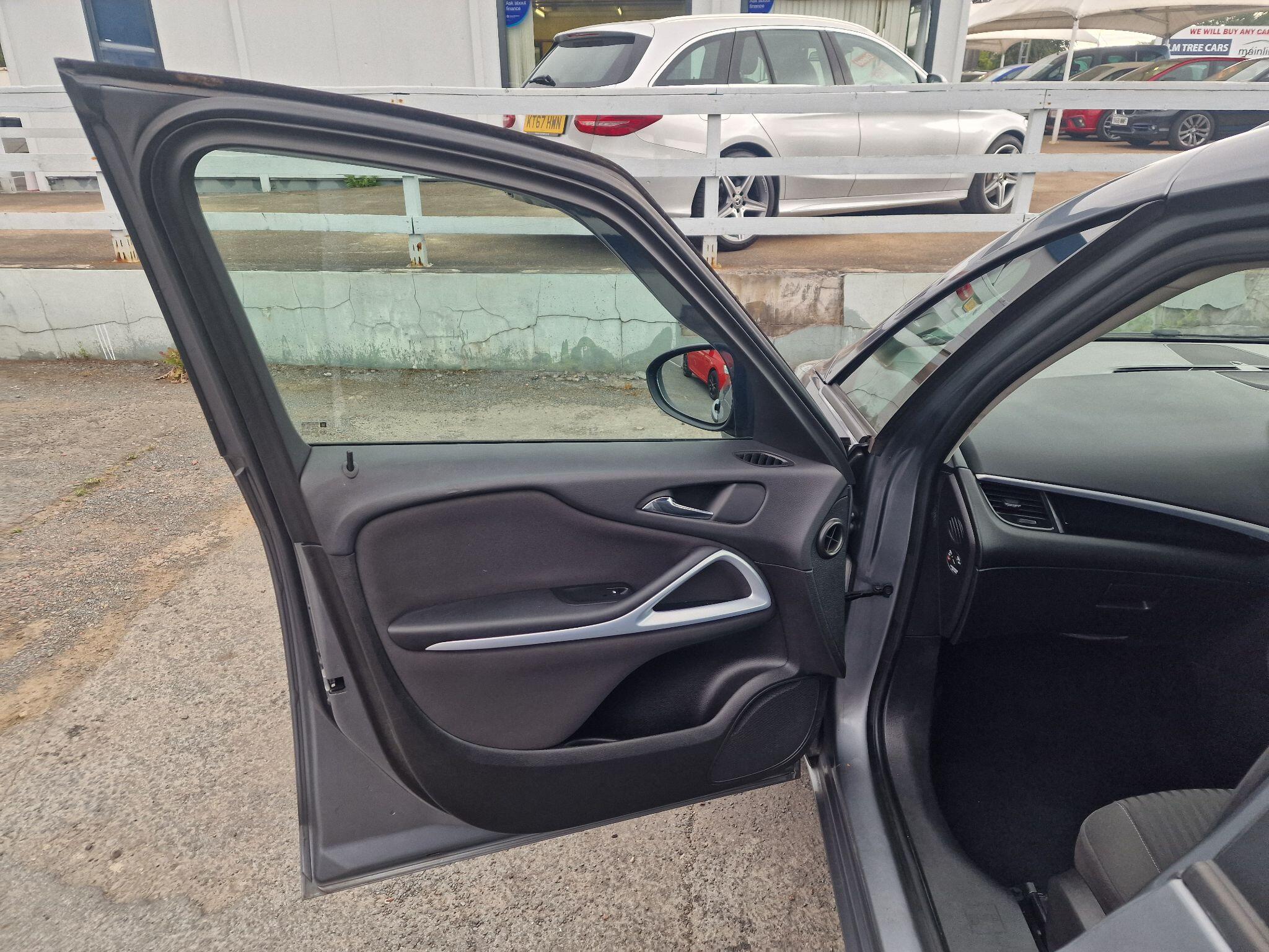 Vauxhall Zafira Tourer view 40