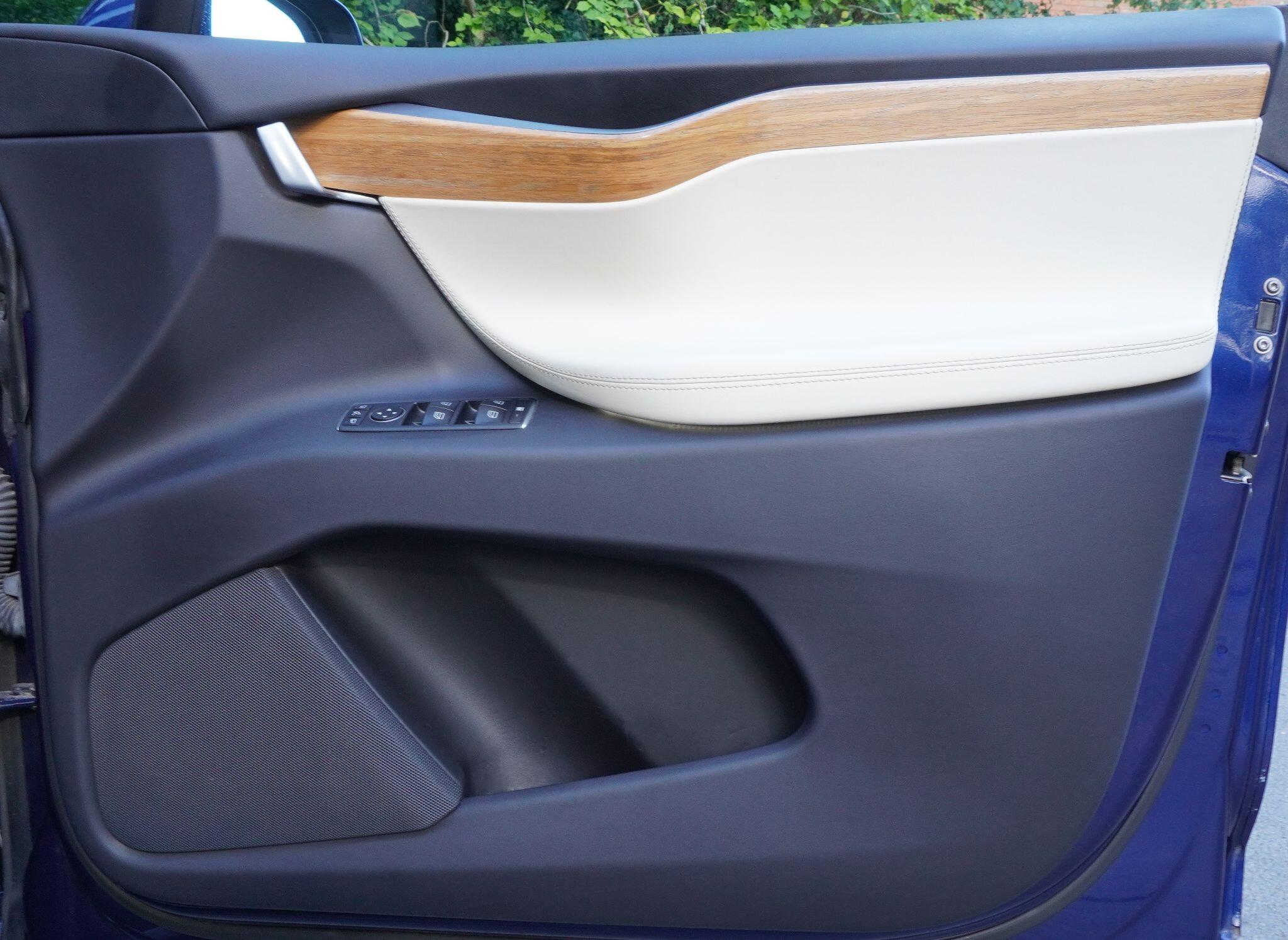 Tesla Model X view 16