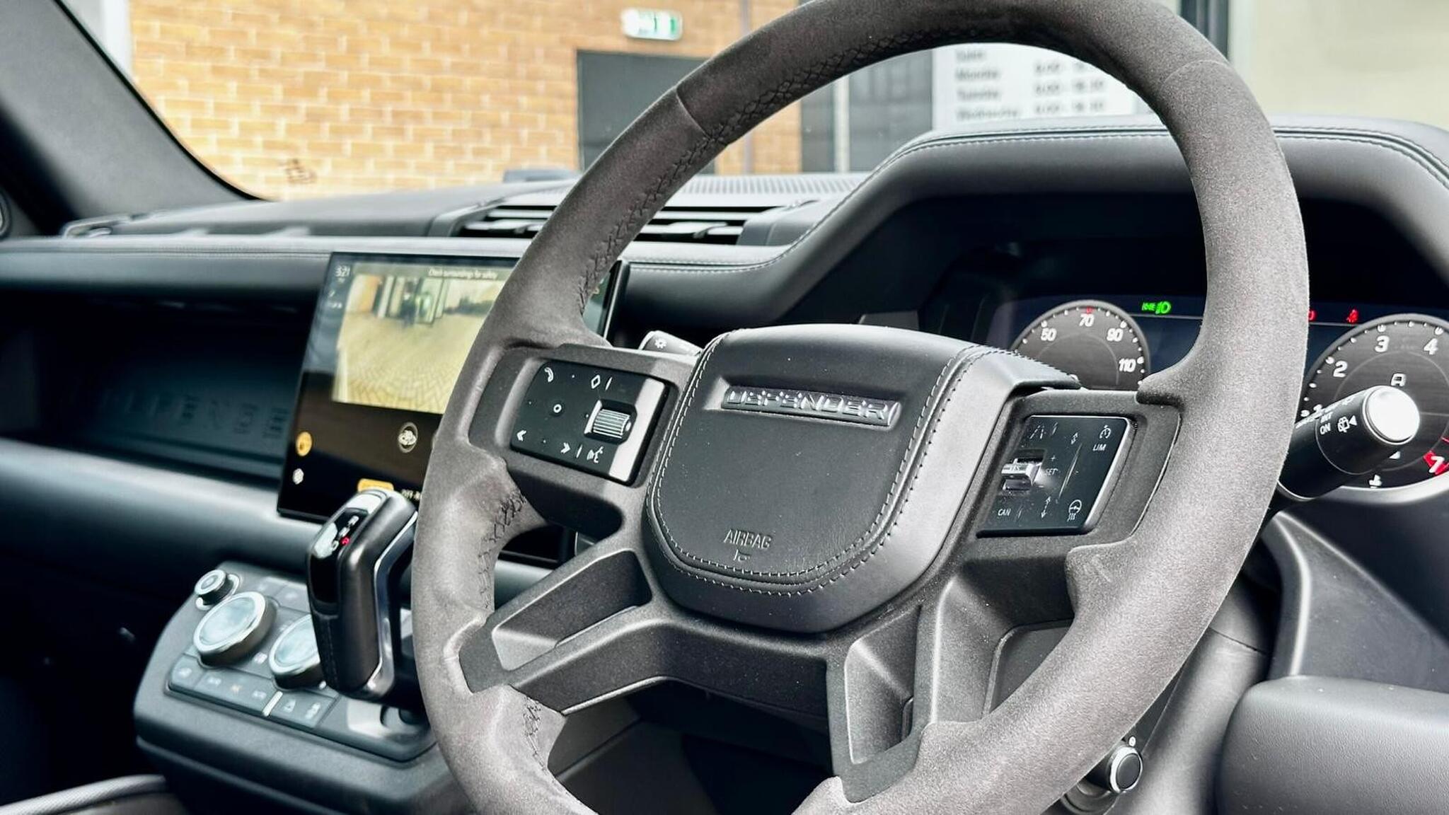 Land Rover Defender 110 view 48