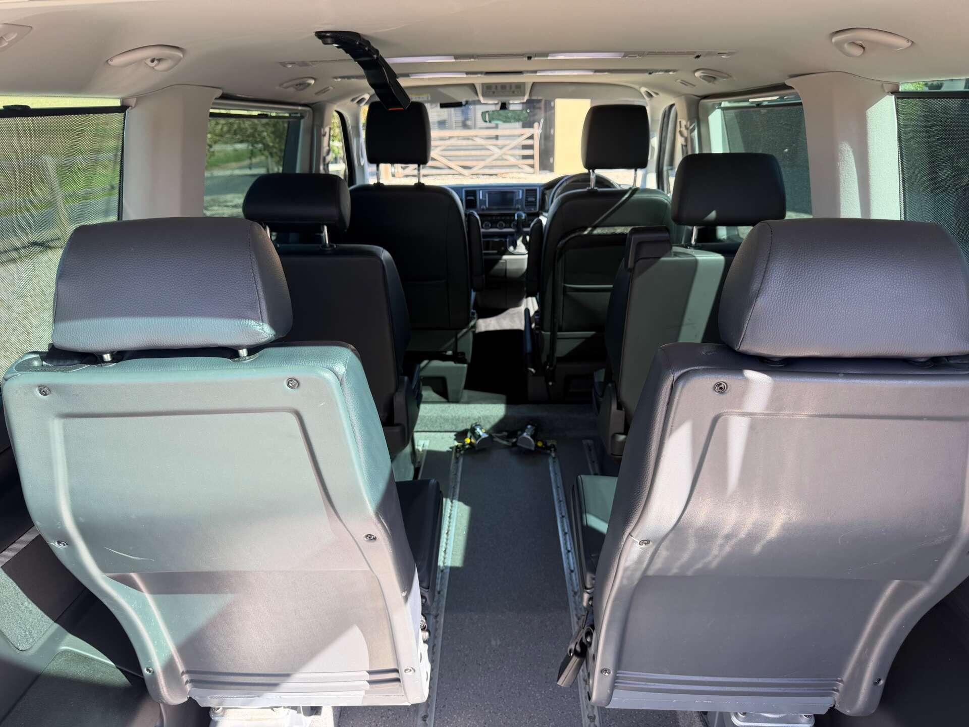 Volkswagen Caravelle view 13