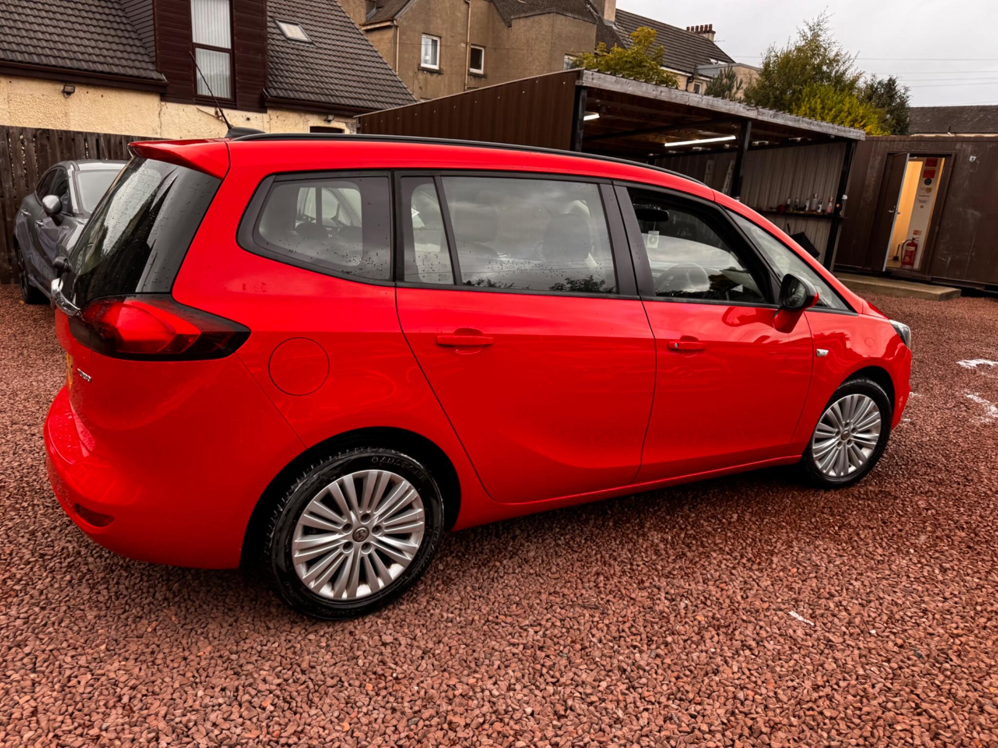 Vauxhall Zafira Tourer view 9