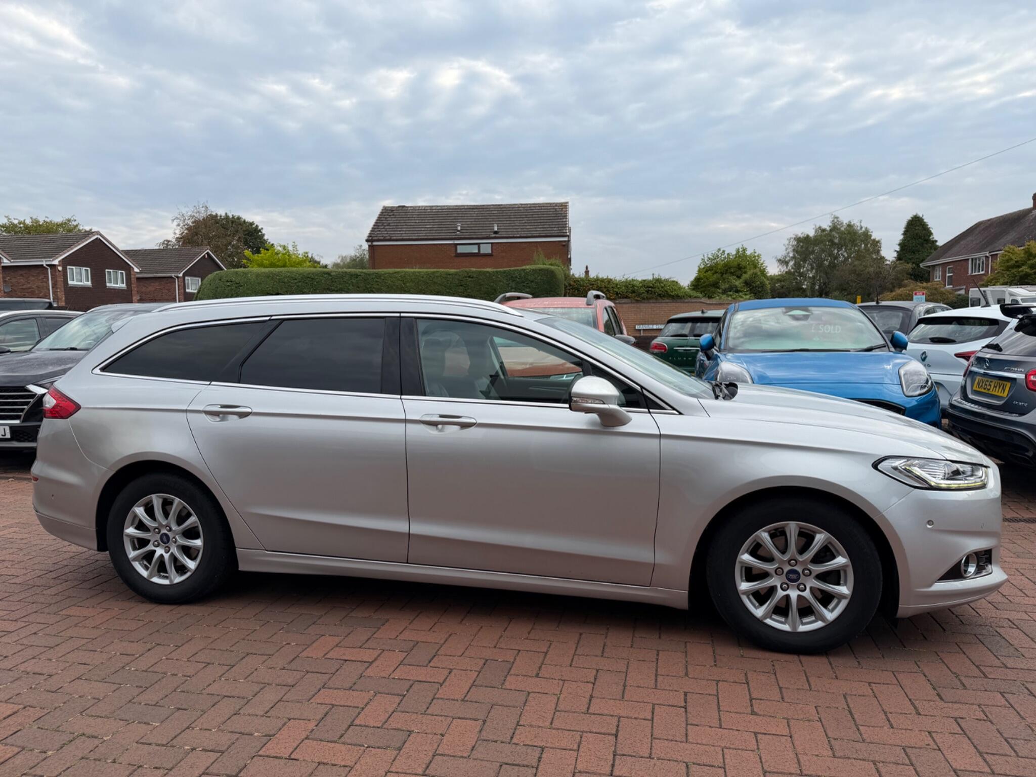 Ford Mondeo view 26