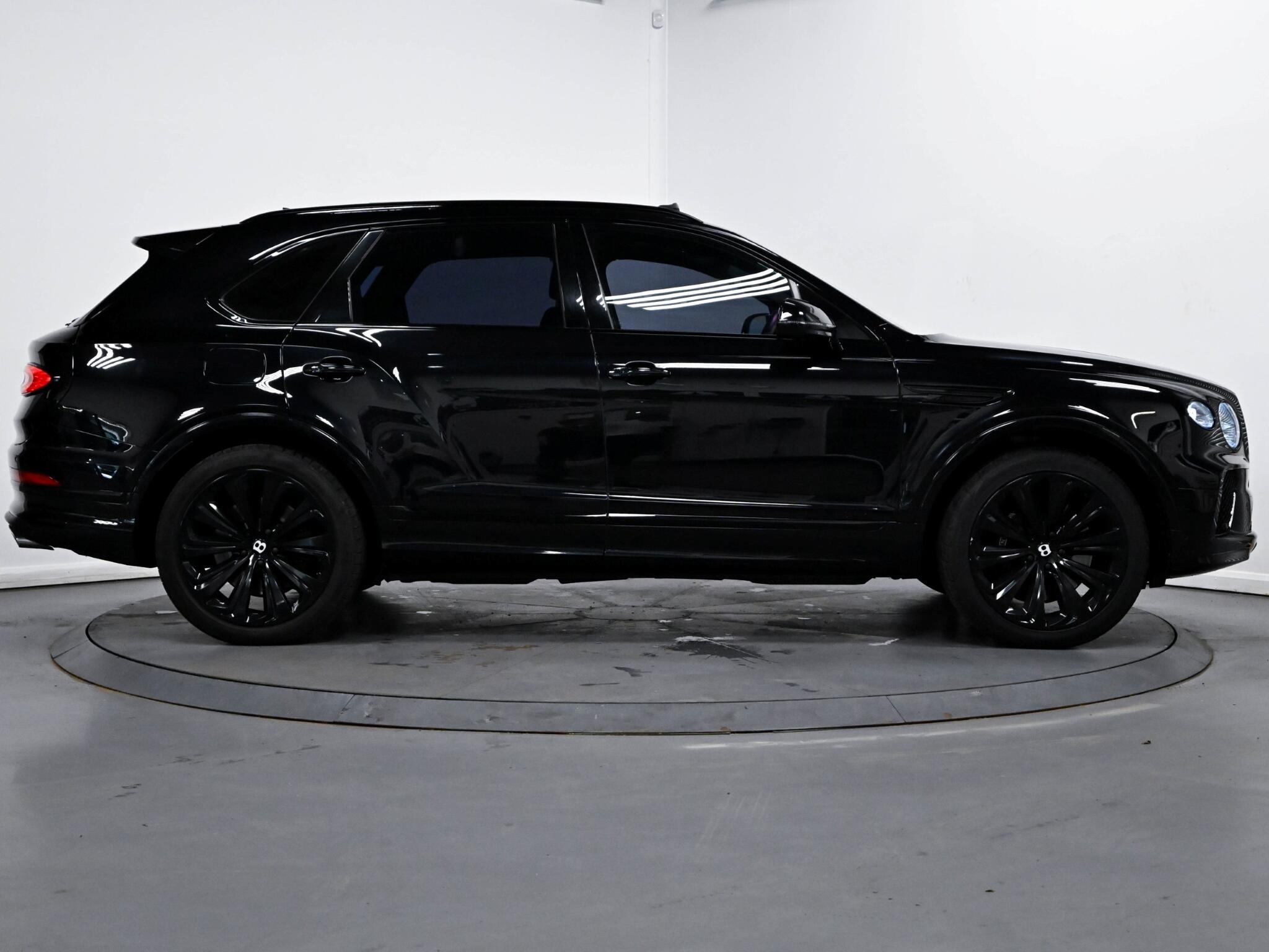 Bentley Bentayga view 21