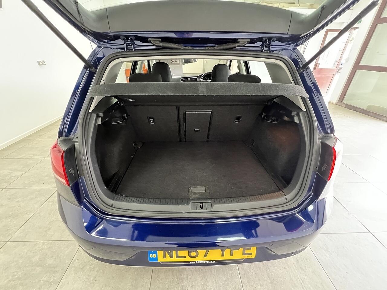 Volkswagen Golf view 17