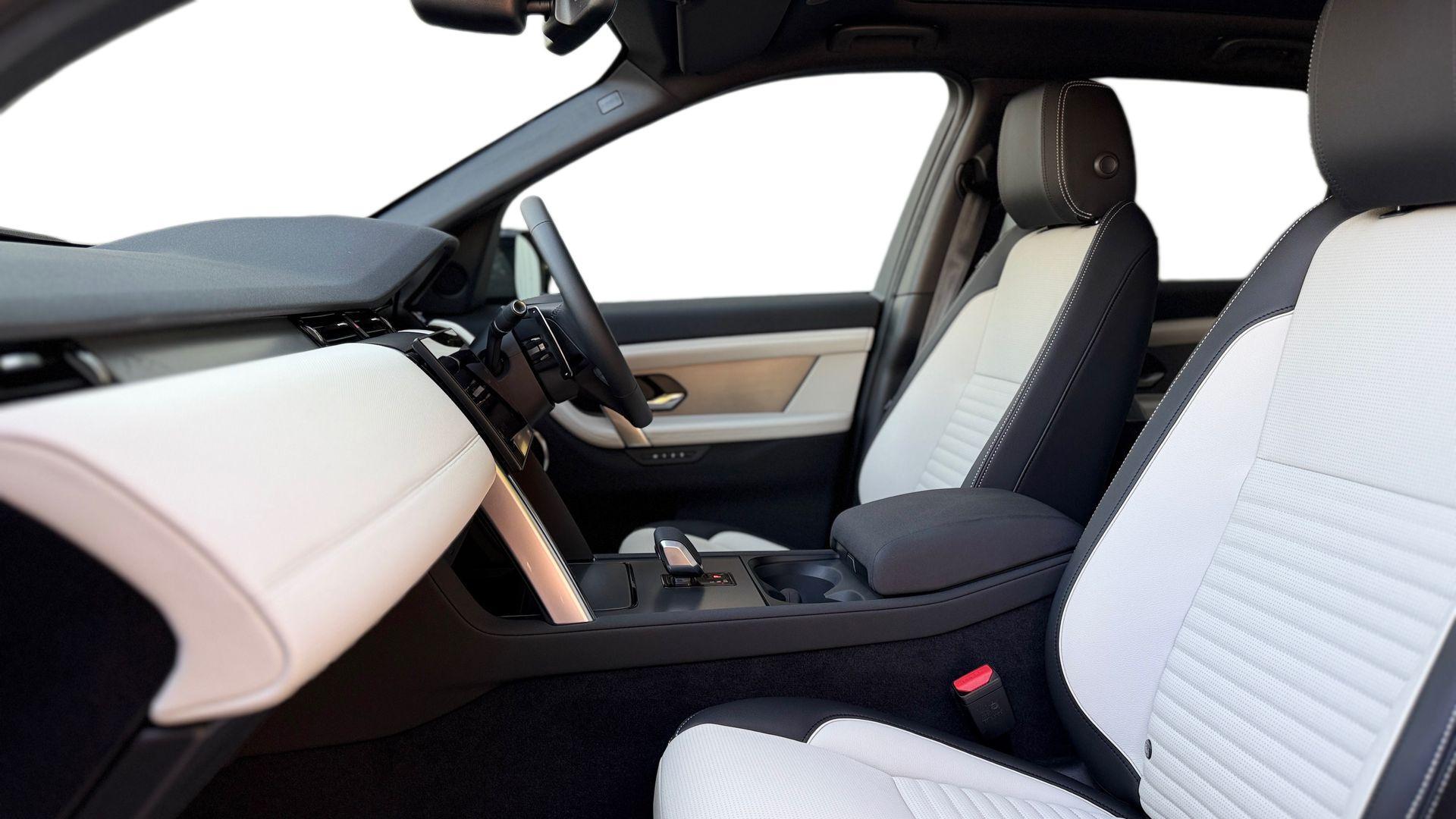 Land Rover Discovery Sport view 19