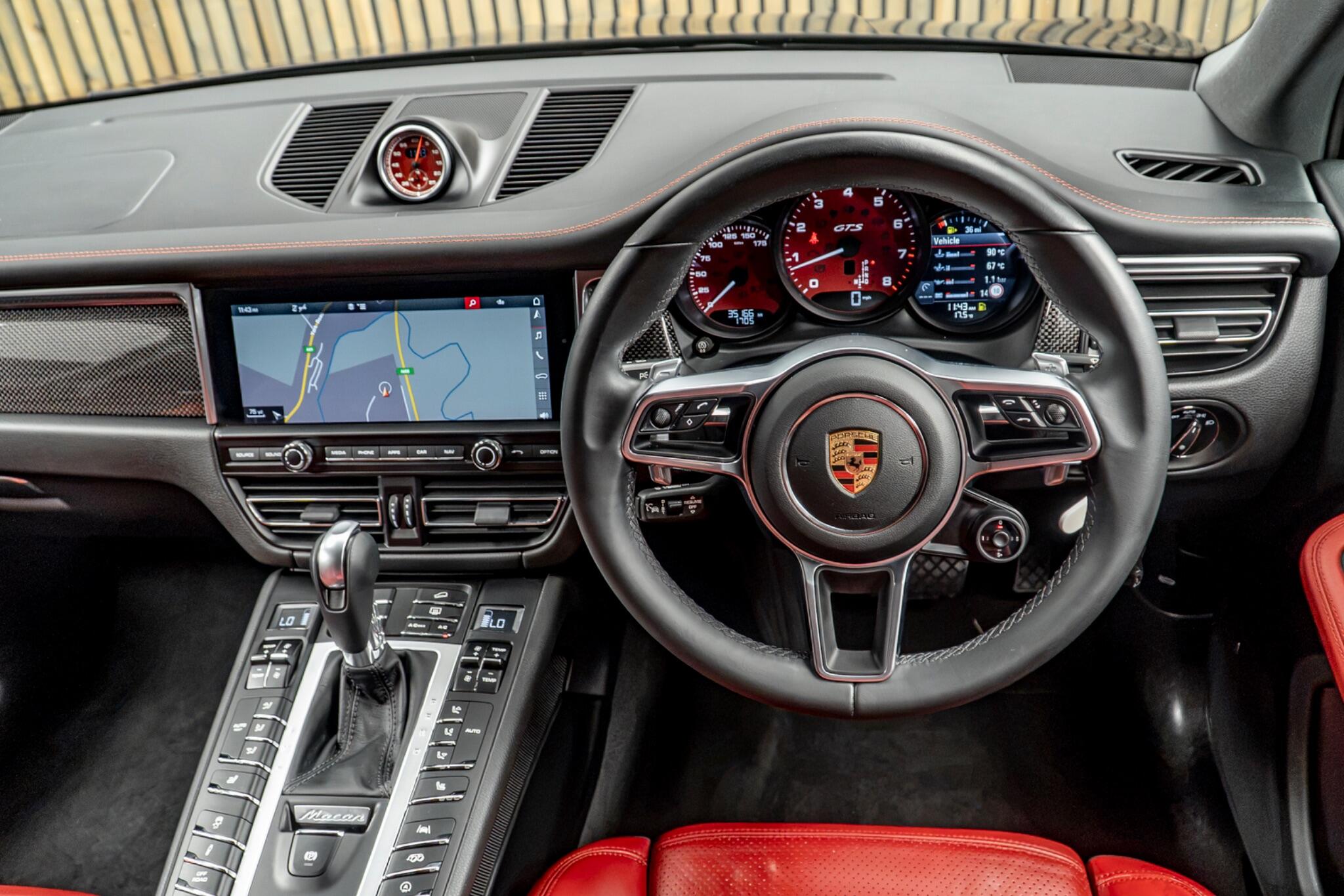 Porsche Macan view 25