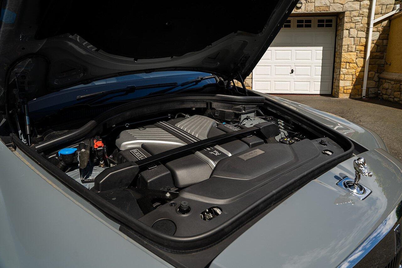 Rolls-Royce Cullinan view 90
