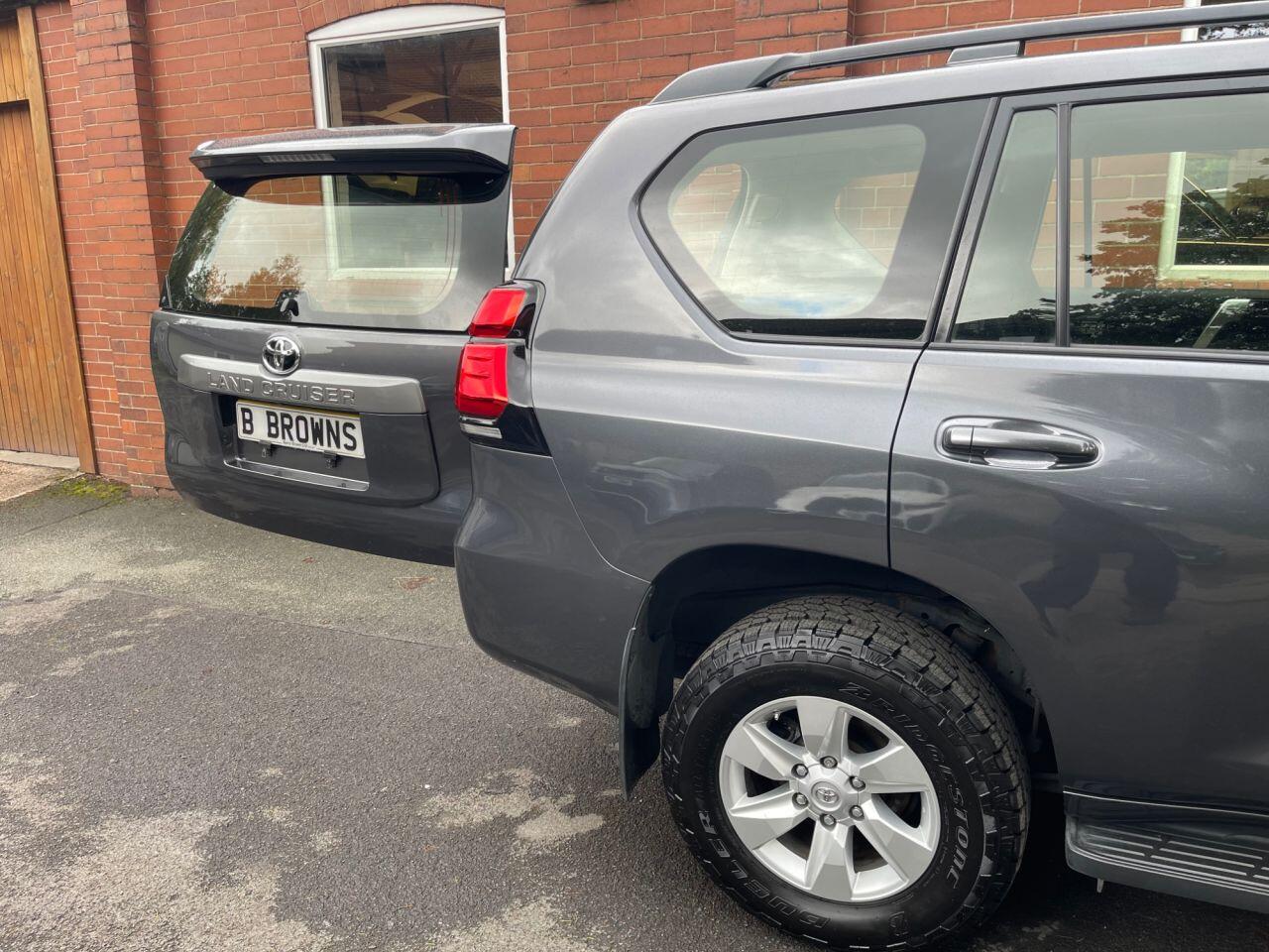 Toyota Land Cruiser view 12