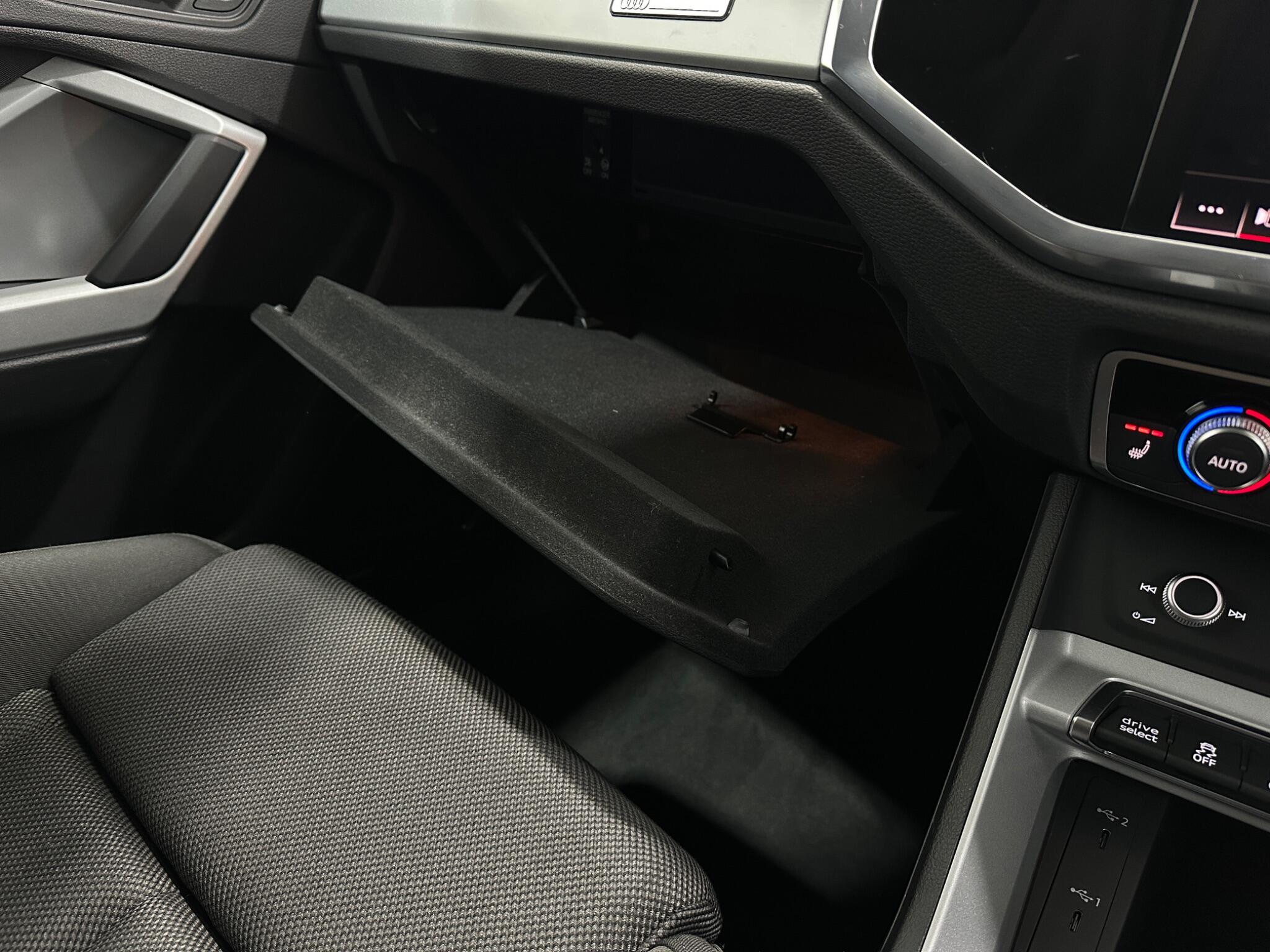 Audi Q3 view 28
