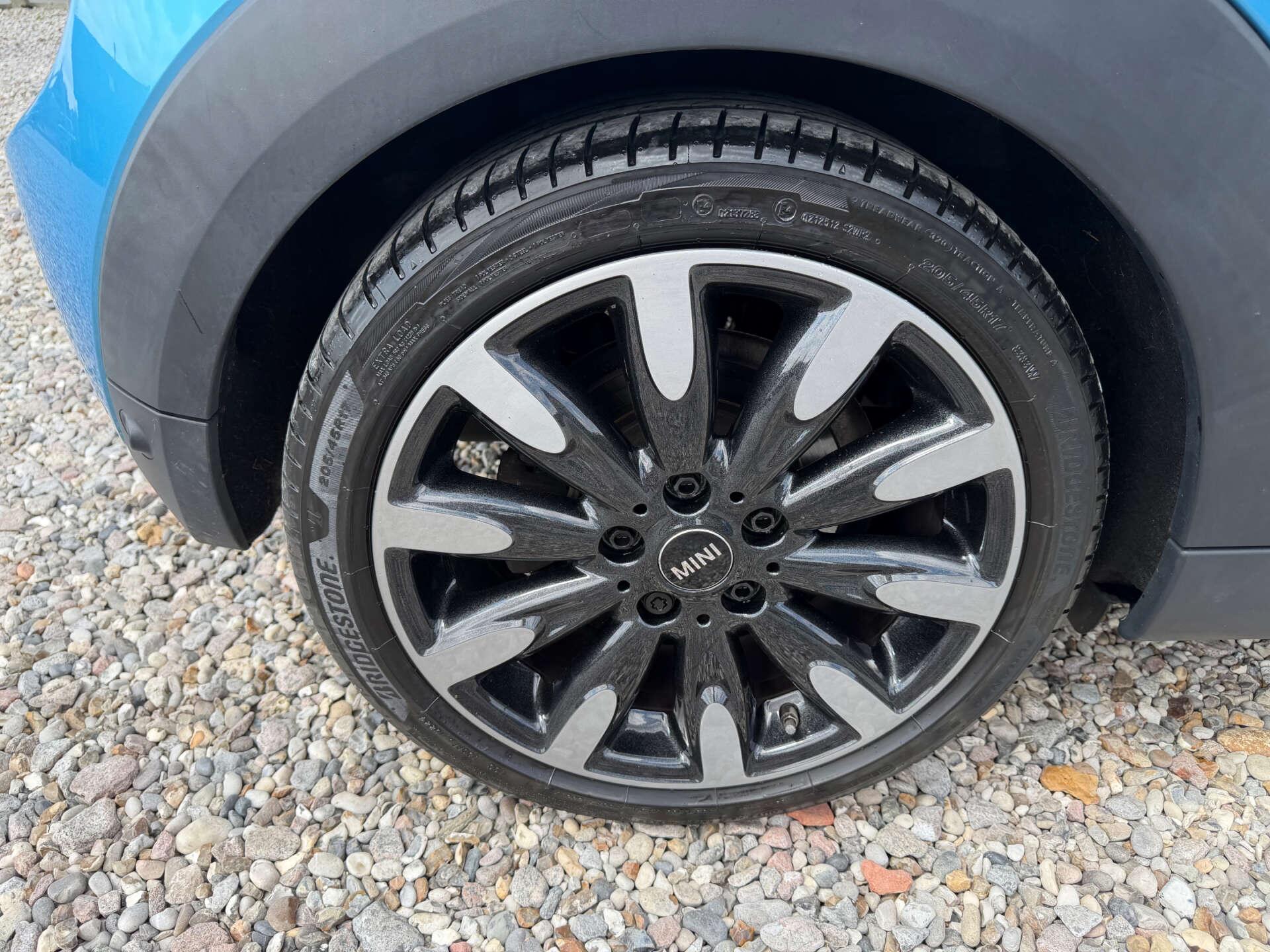 Mini Hatch view 11