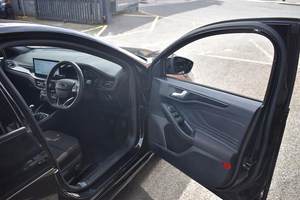 Ford Focus view 23