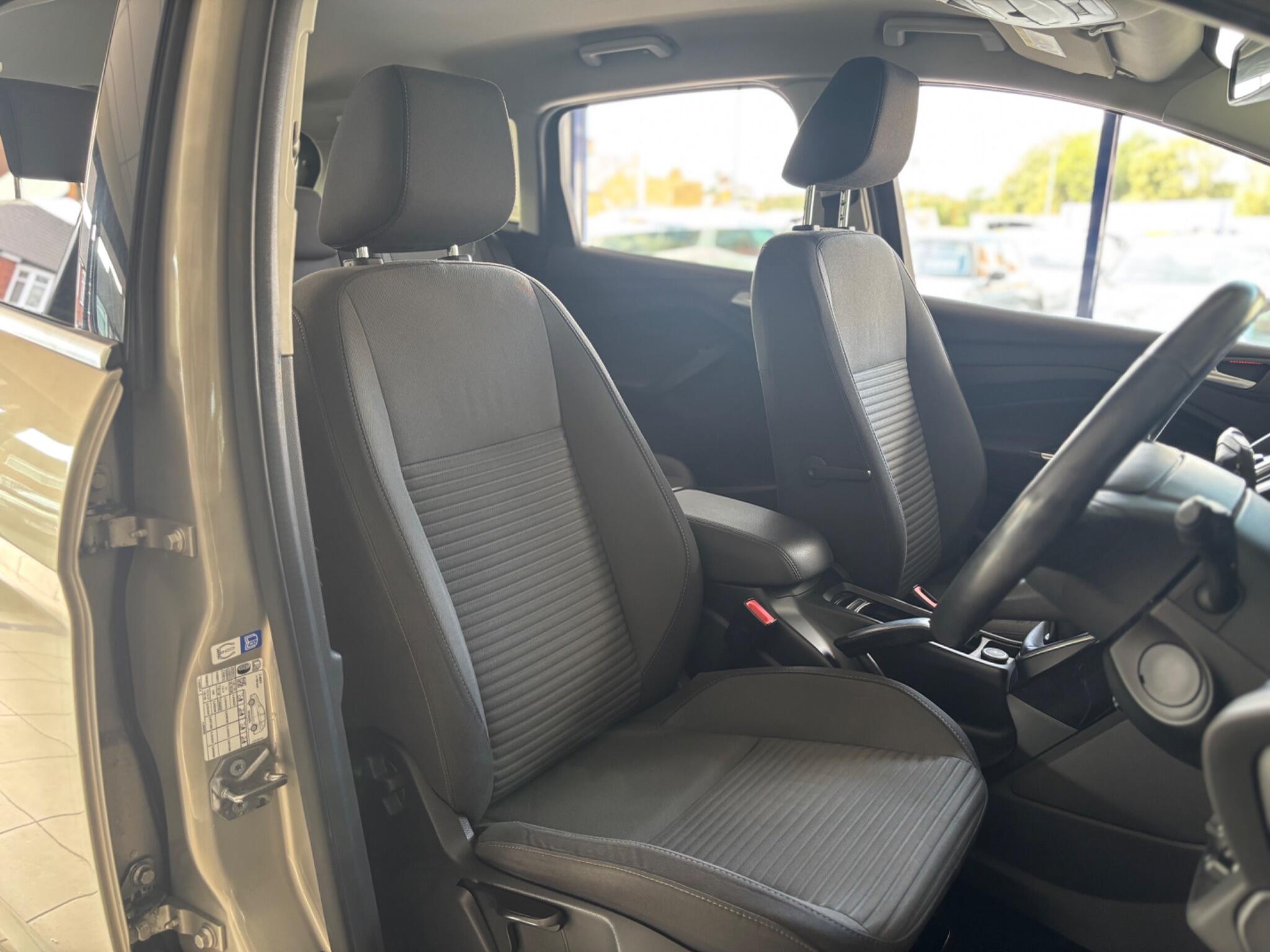 Ford C-Max view 12