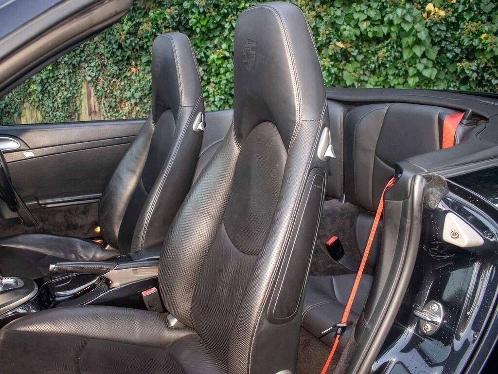 Porsche 911 view 30