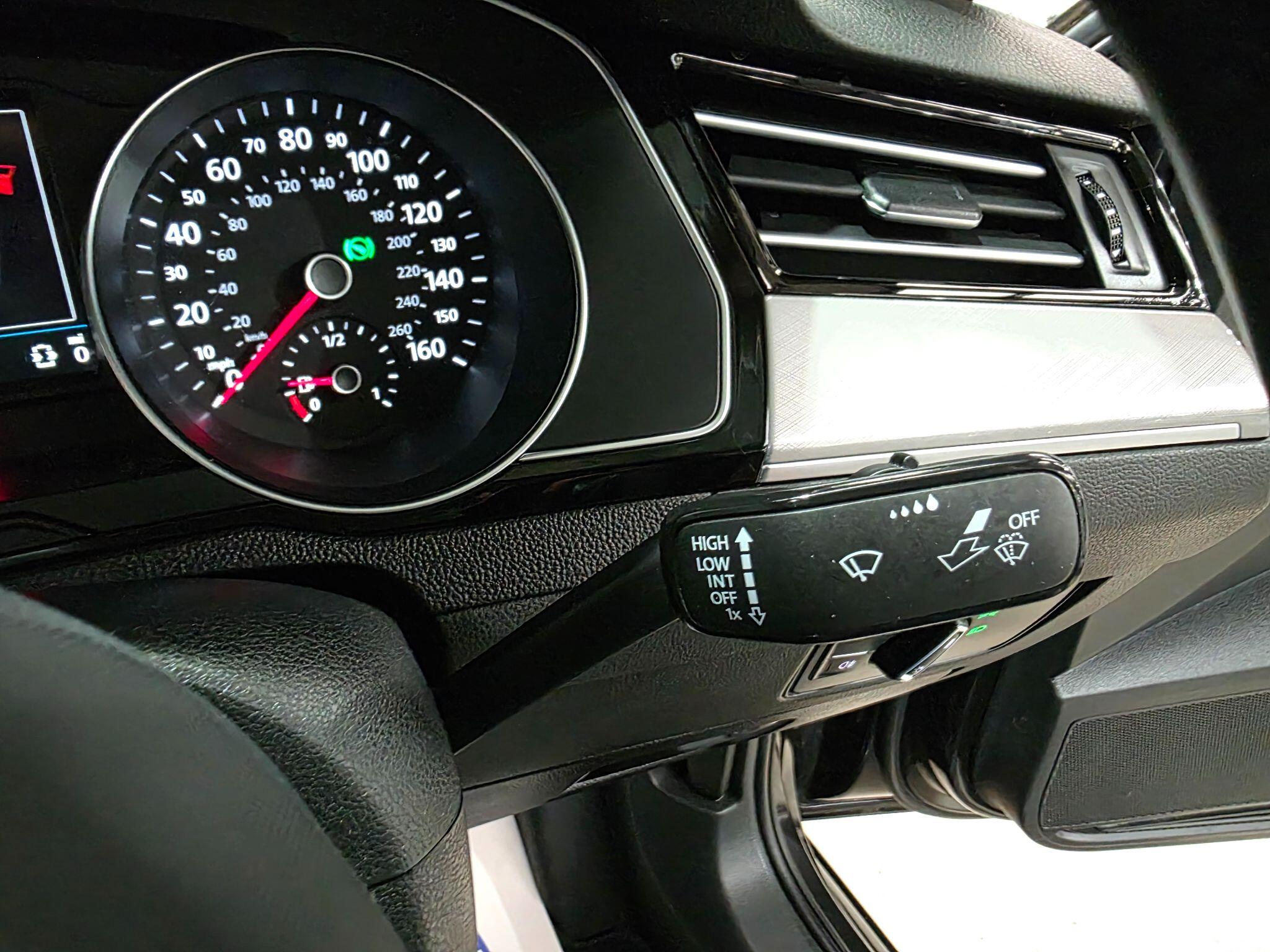Volkswagen Passat view 20