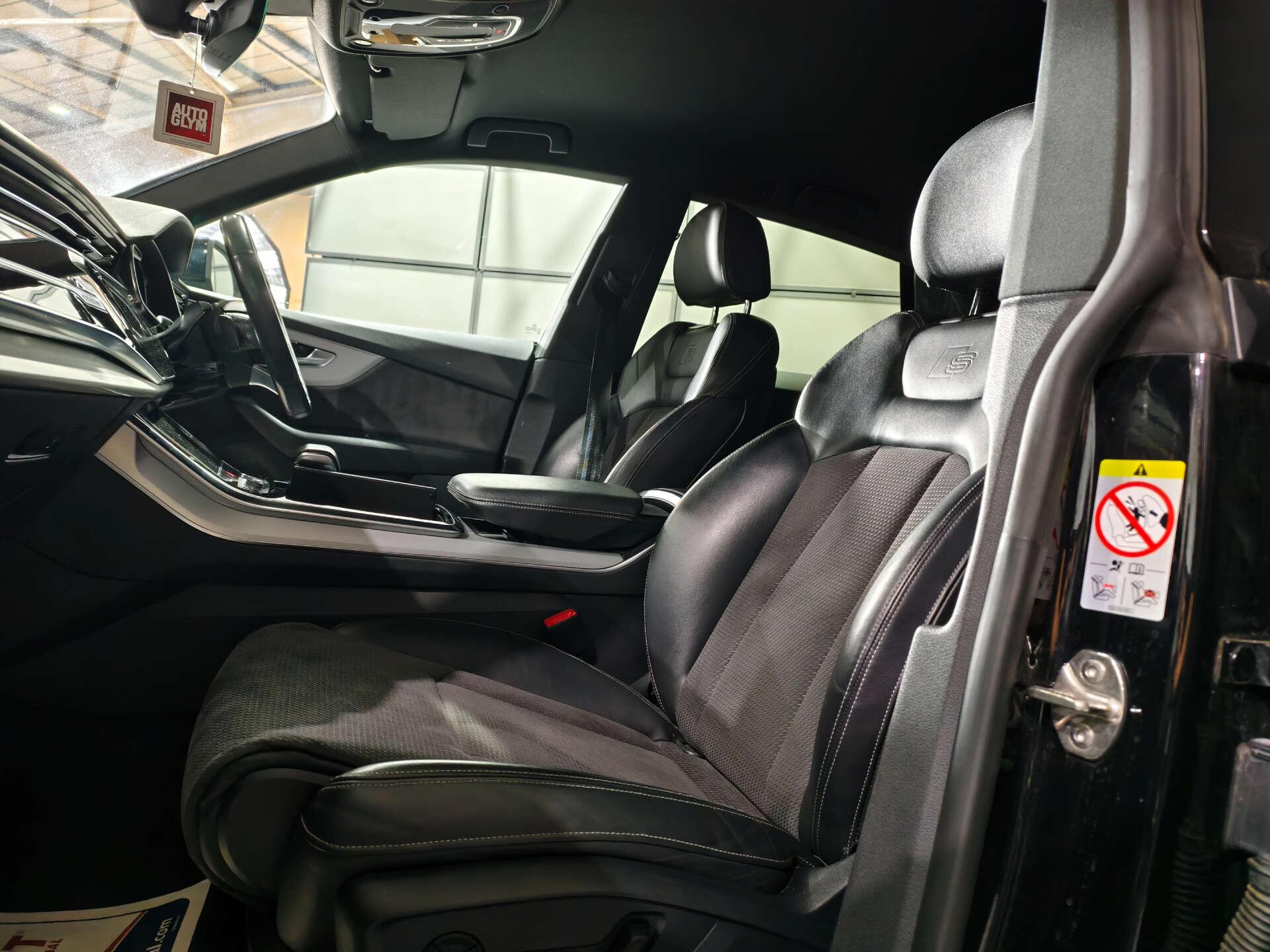 Audi Q8 view 24
