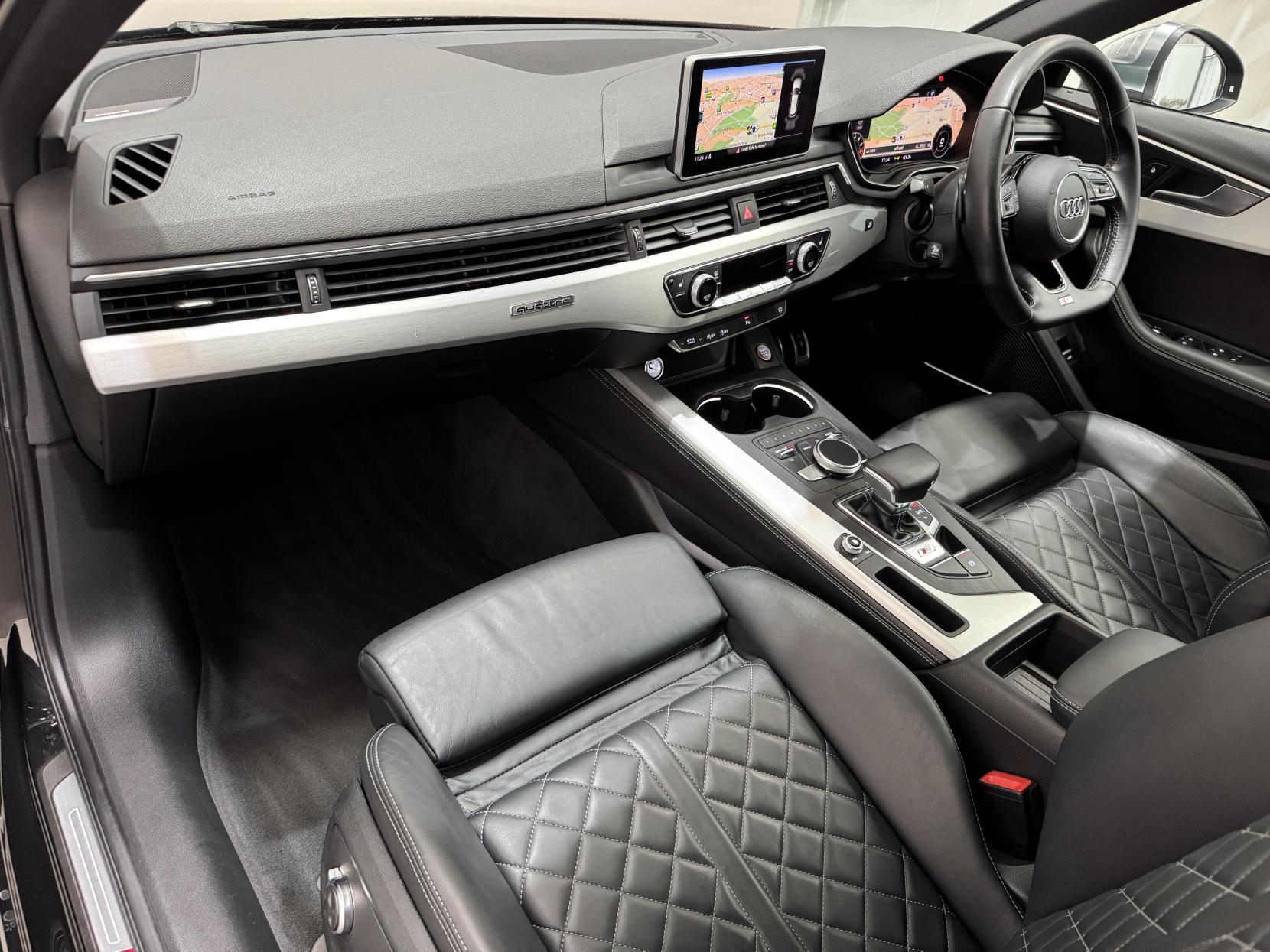 Audi S4 Avant view 52