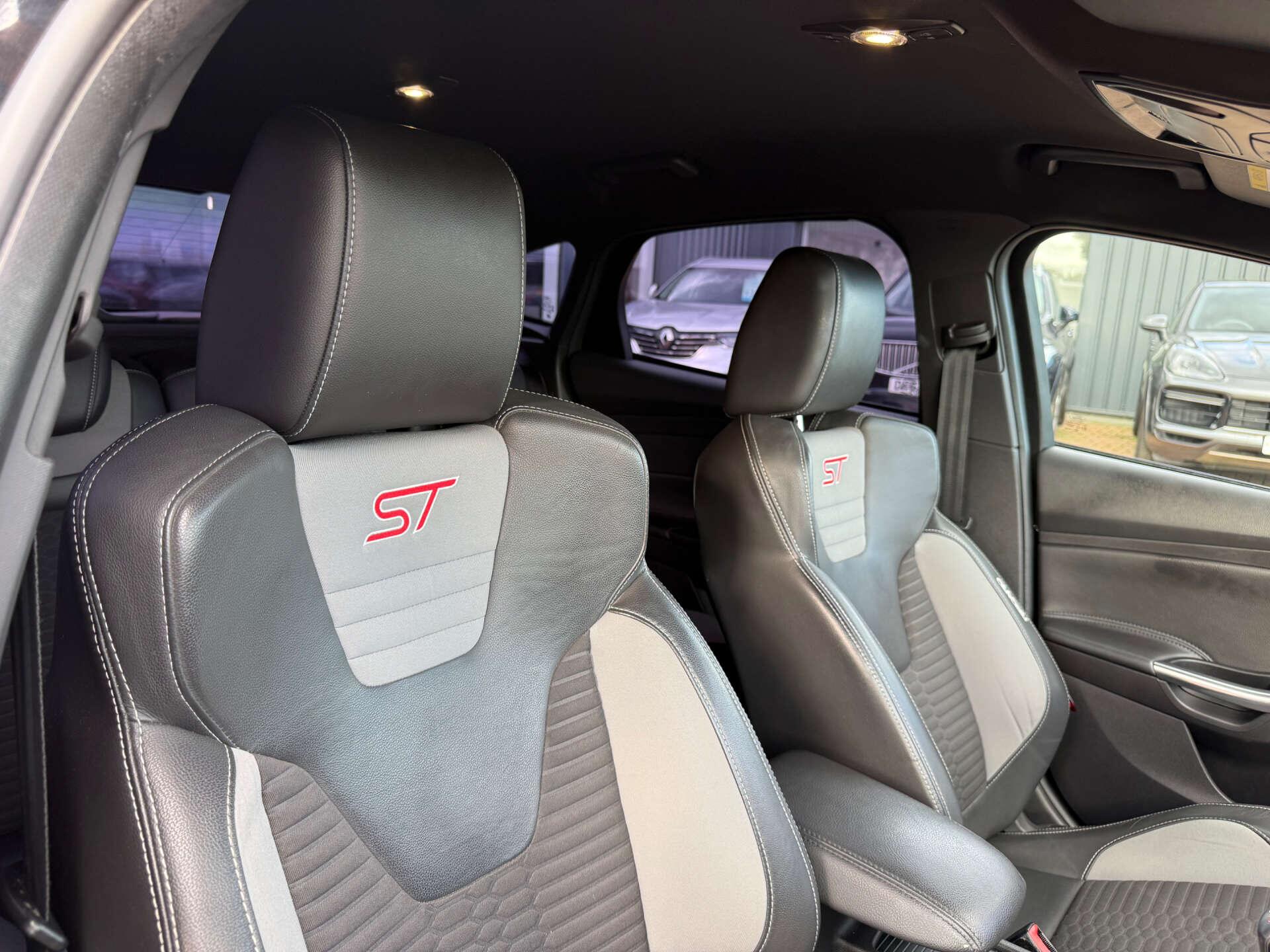 Ford Focus view 35