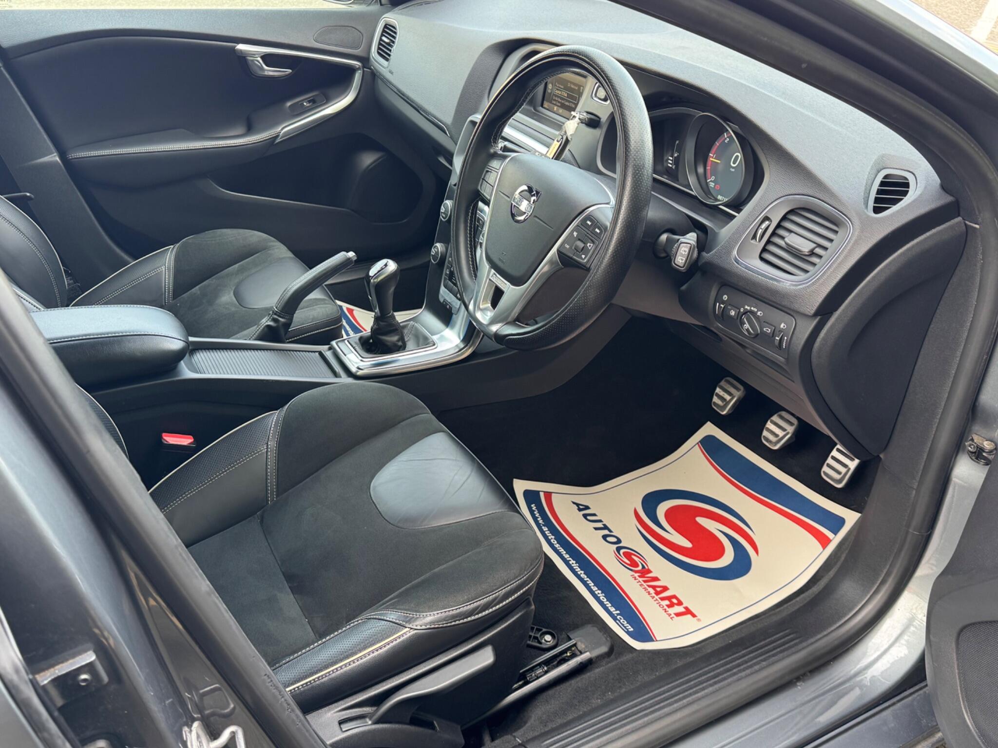 Volvo V40 view 20