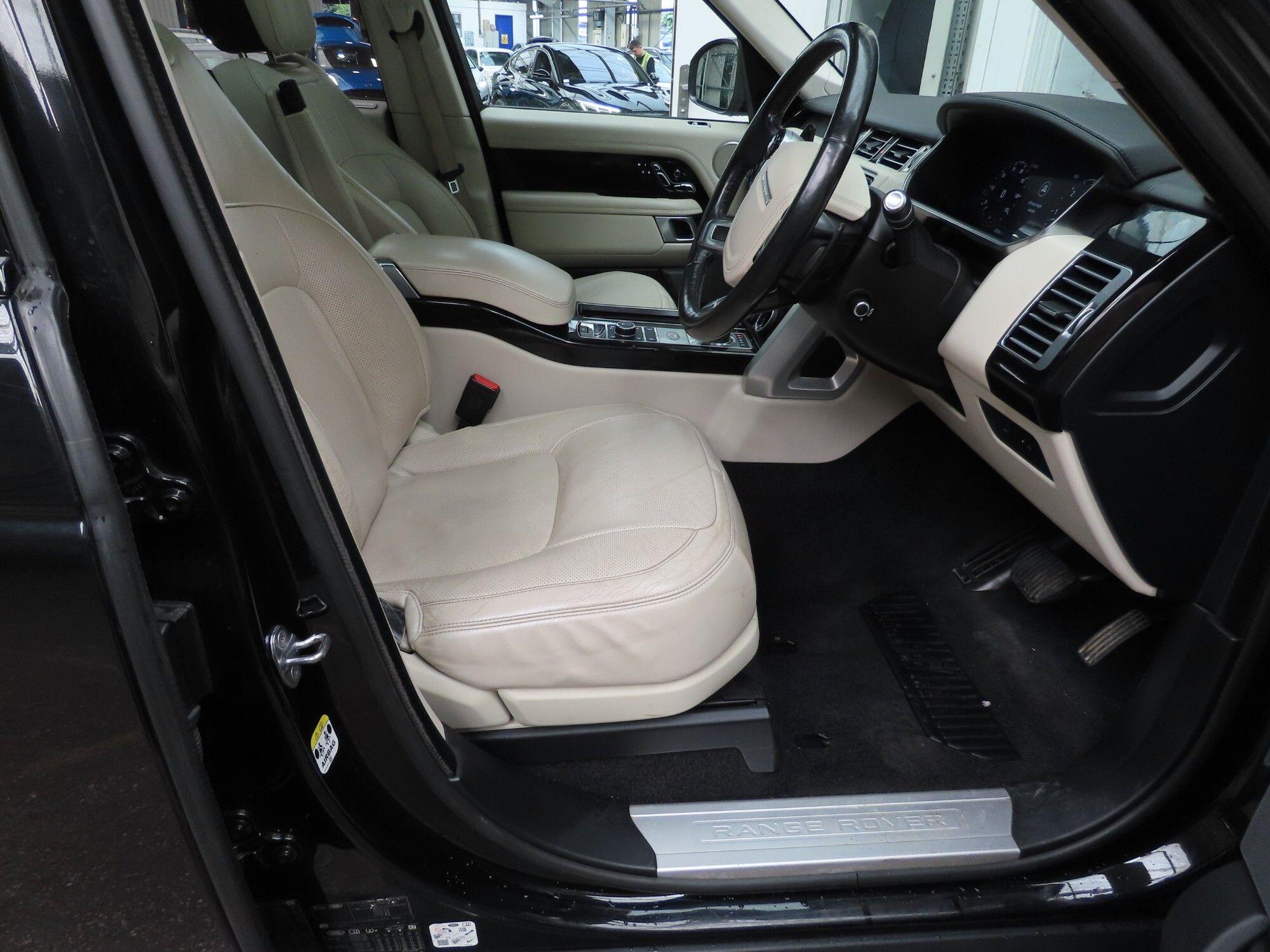Land Rover Range Rover view 5