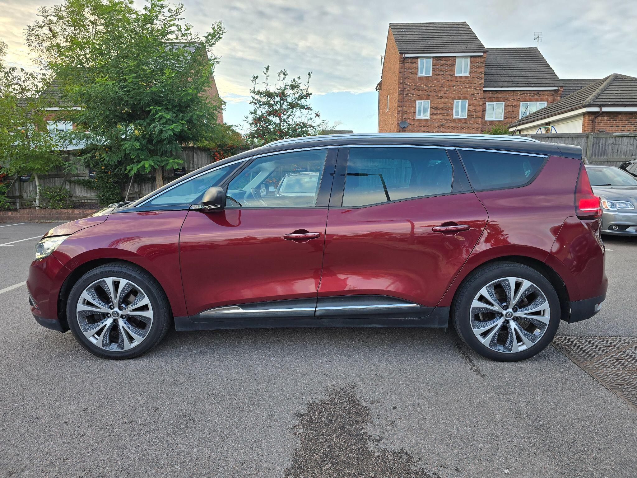 Renault Grand Scenic view 2