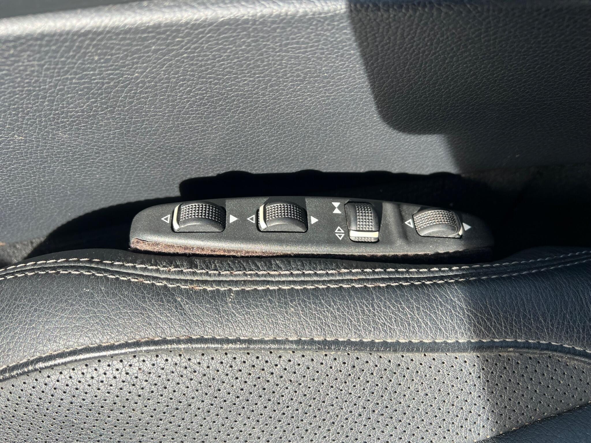 Mercedes-Benz E-Class view 28
