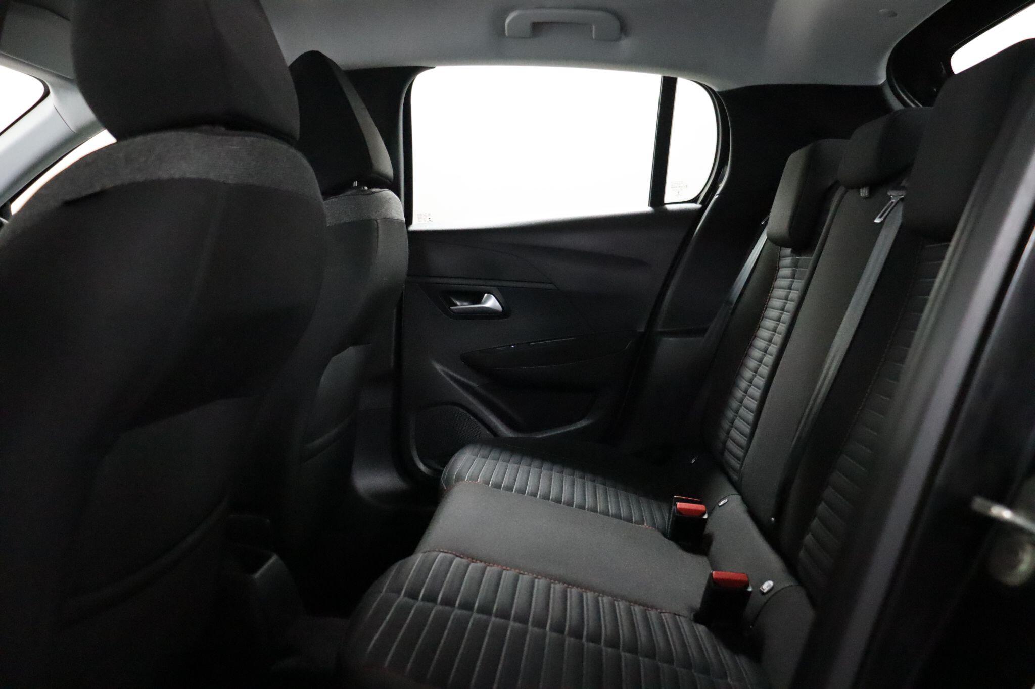 Peugeot 208 view 39