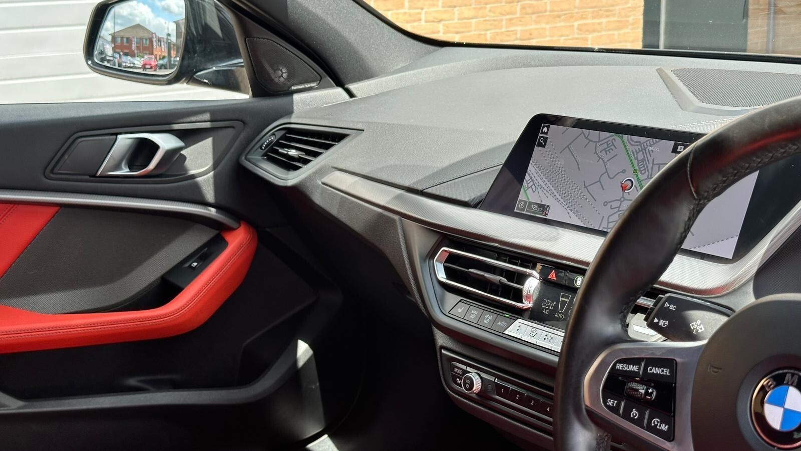 BMW 1 Series view 25