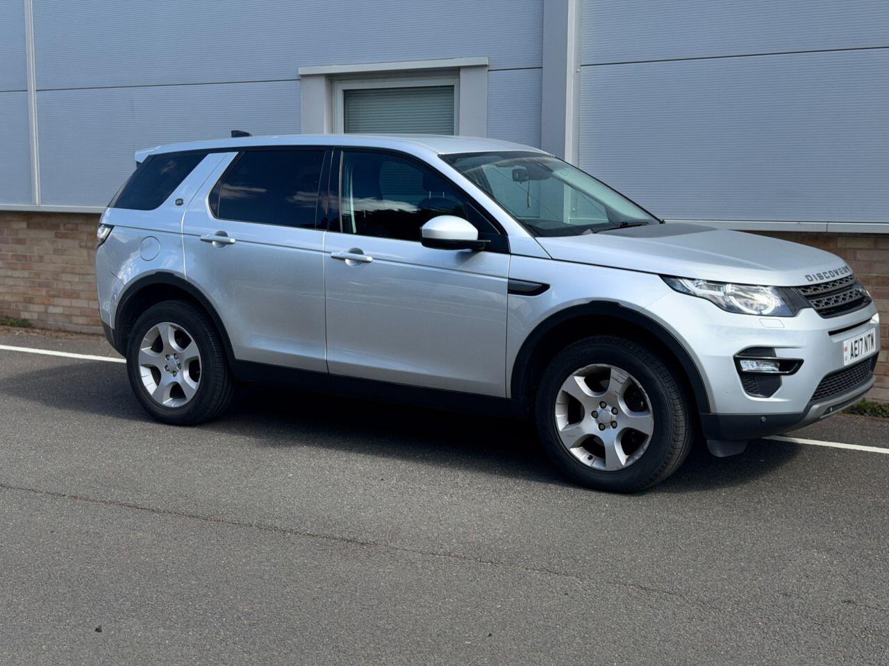 Land Rover Discovery Sport view 46