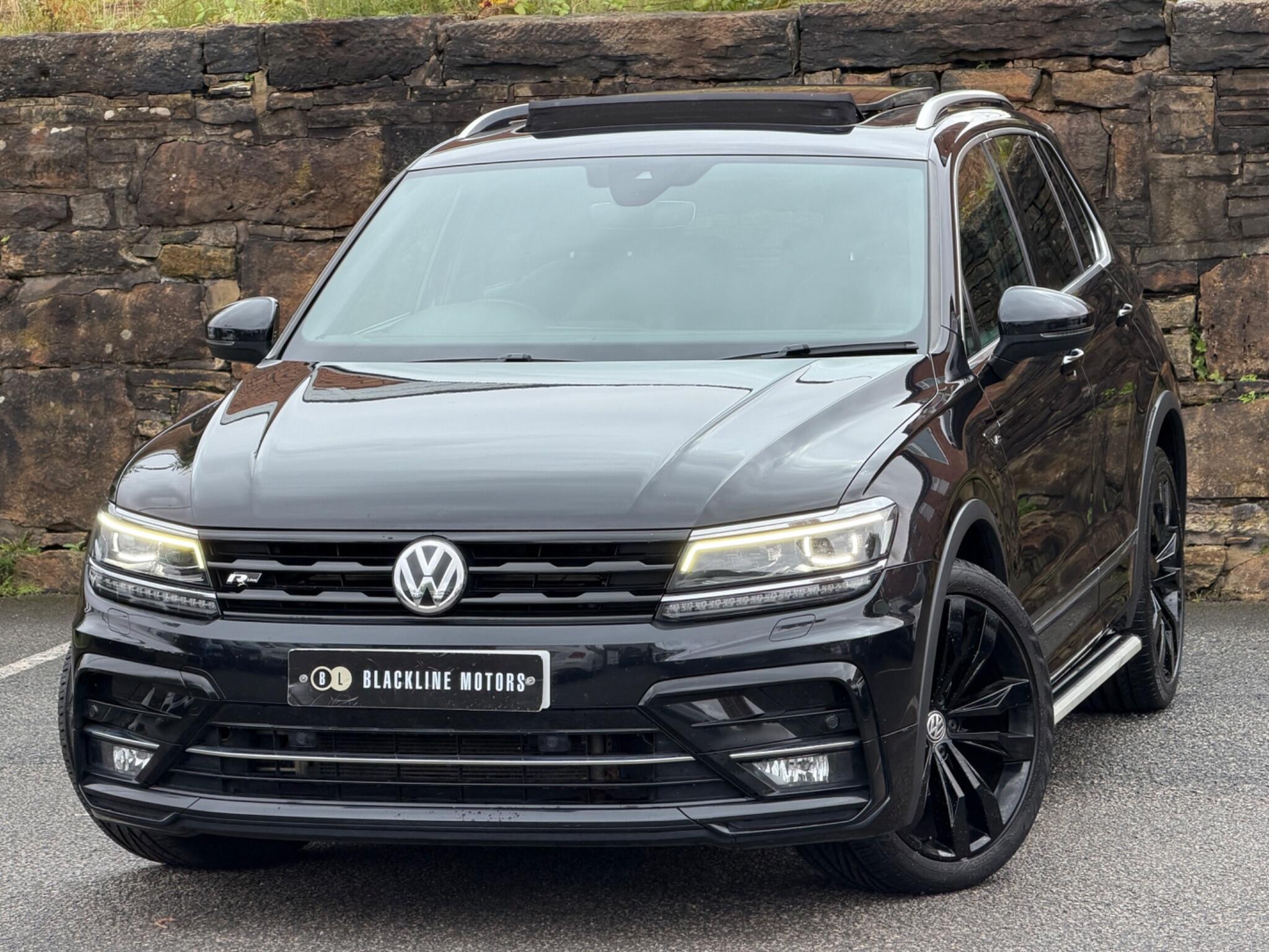 Volkswagen Tiguan view 3