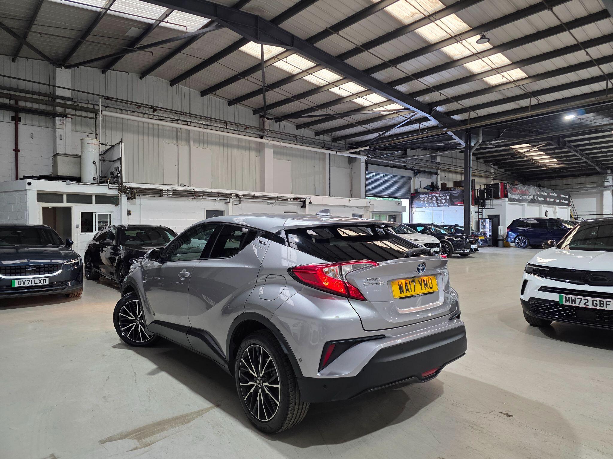 Toyota C-HR view 24