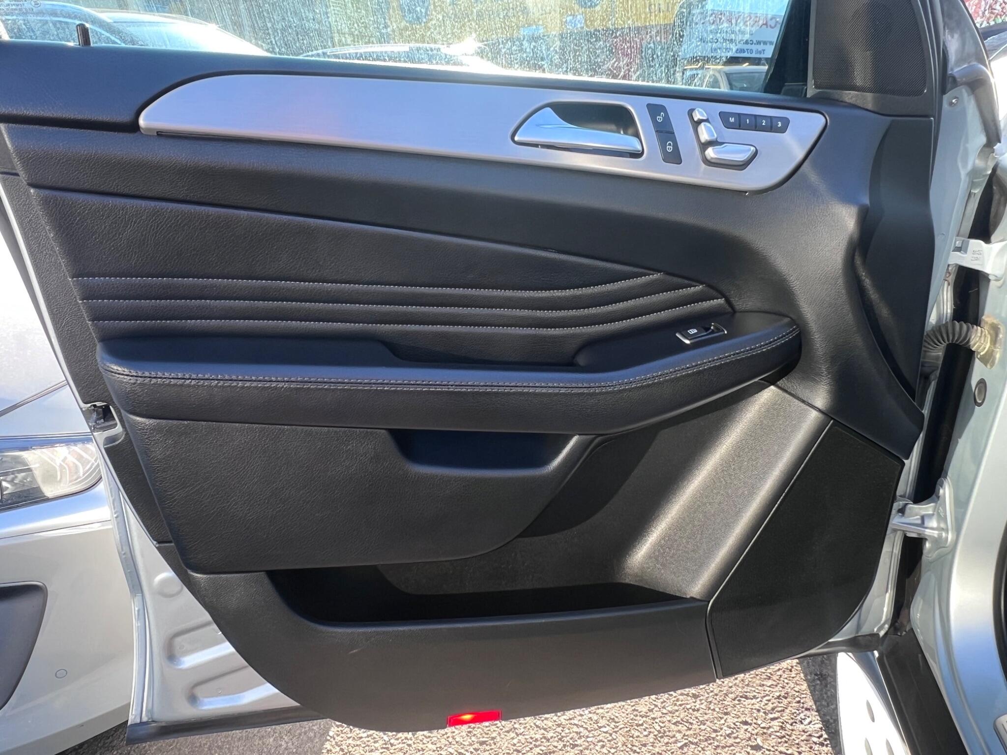 Mercedes-Benz Gle view 33