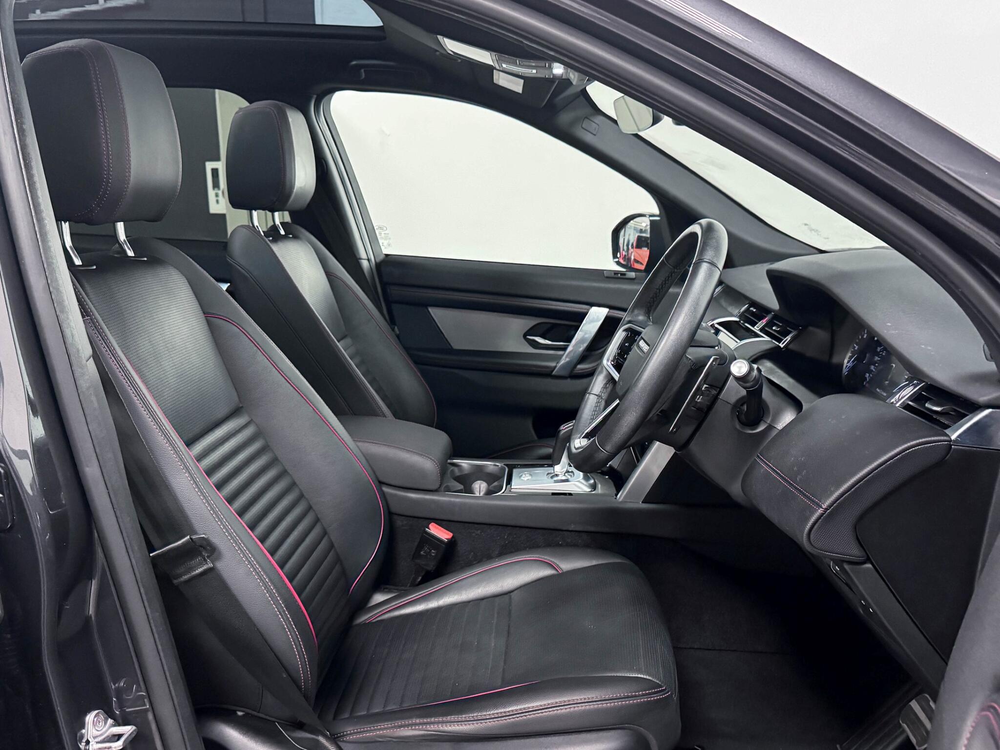 Land Rover Discovery Sport view 31