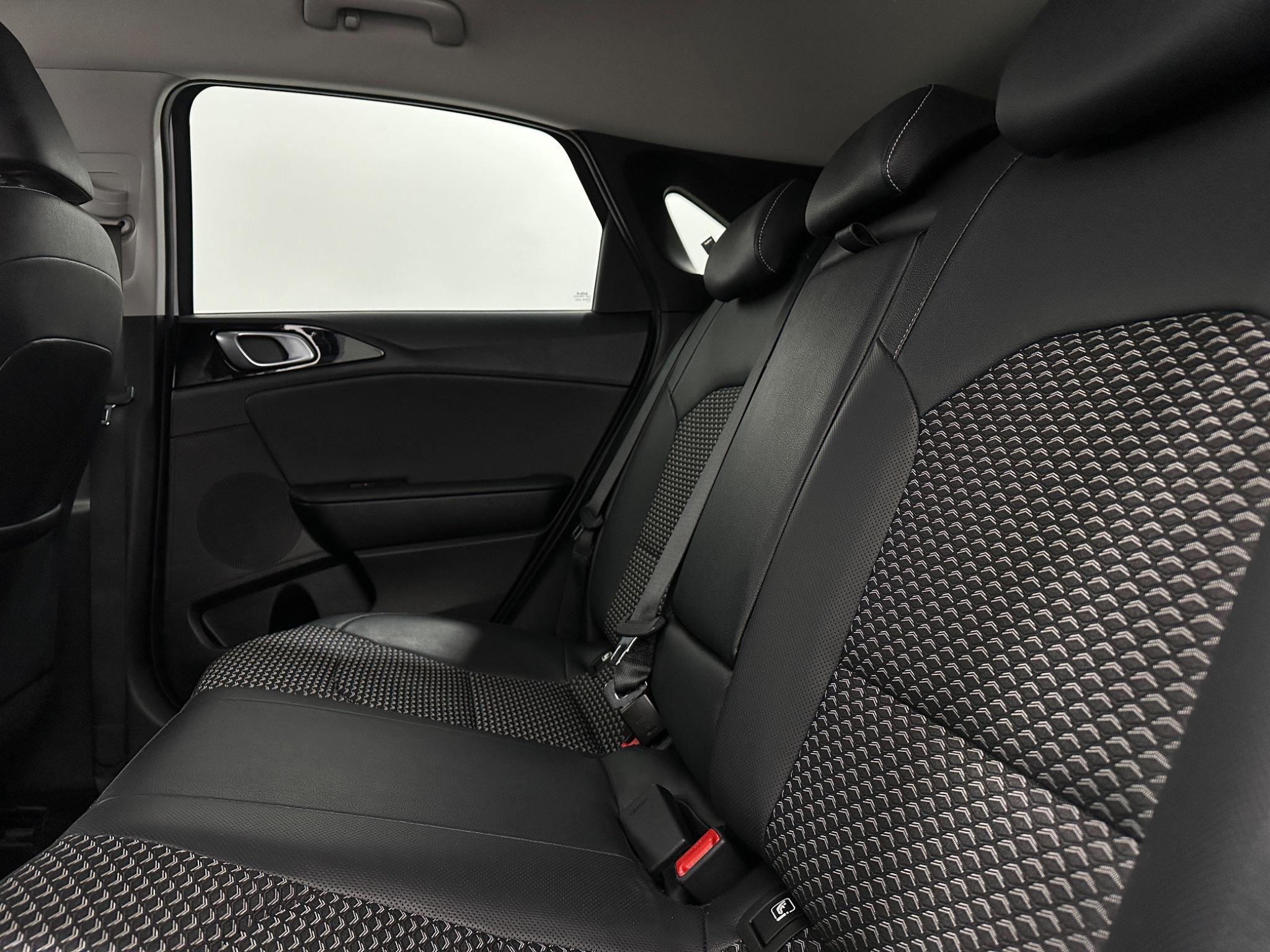 Kia Ceed view 38