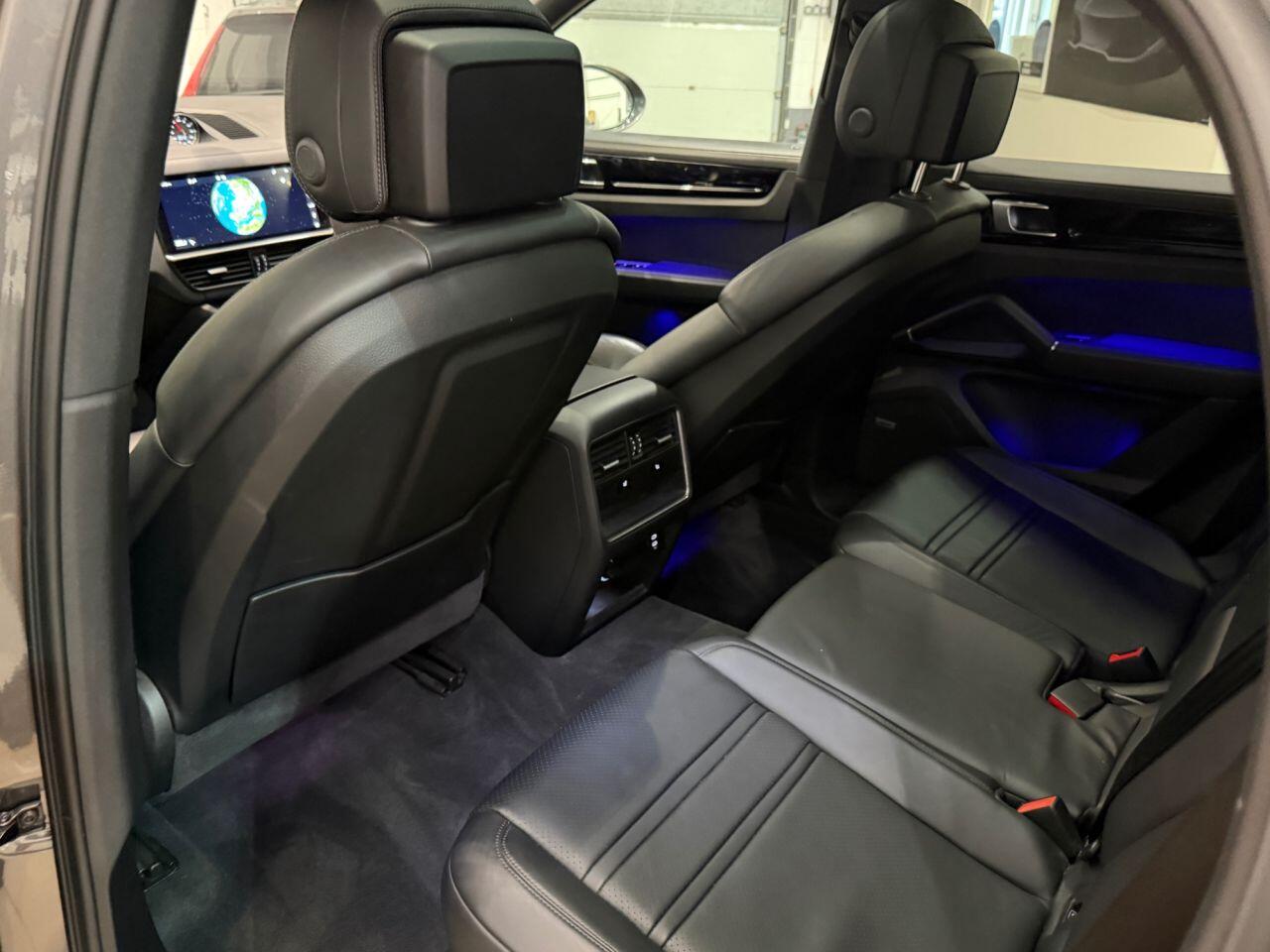 Porsche Cayenne view 38