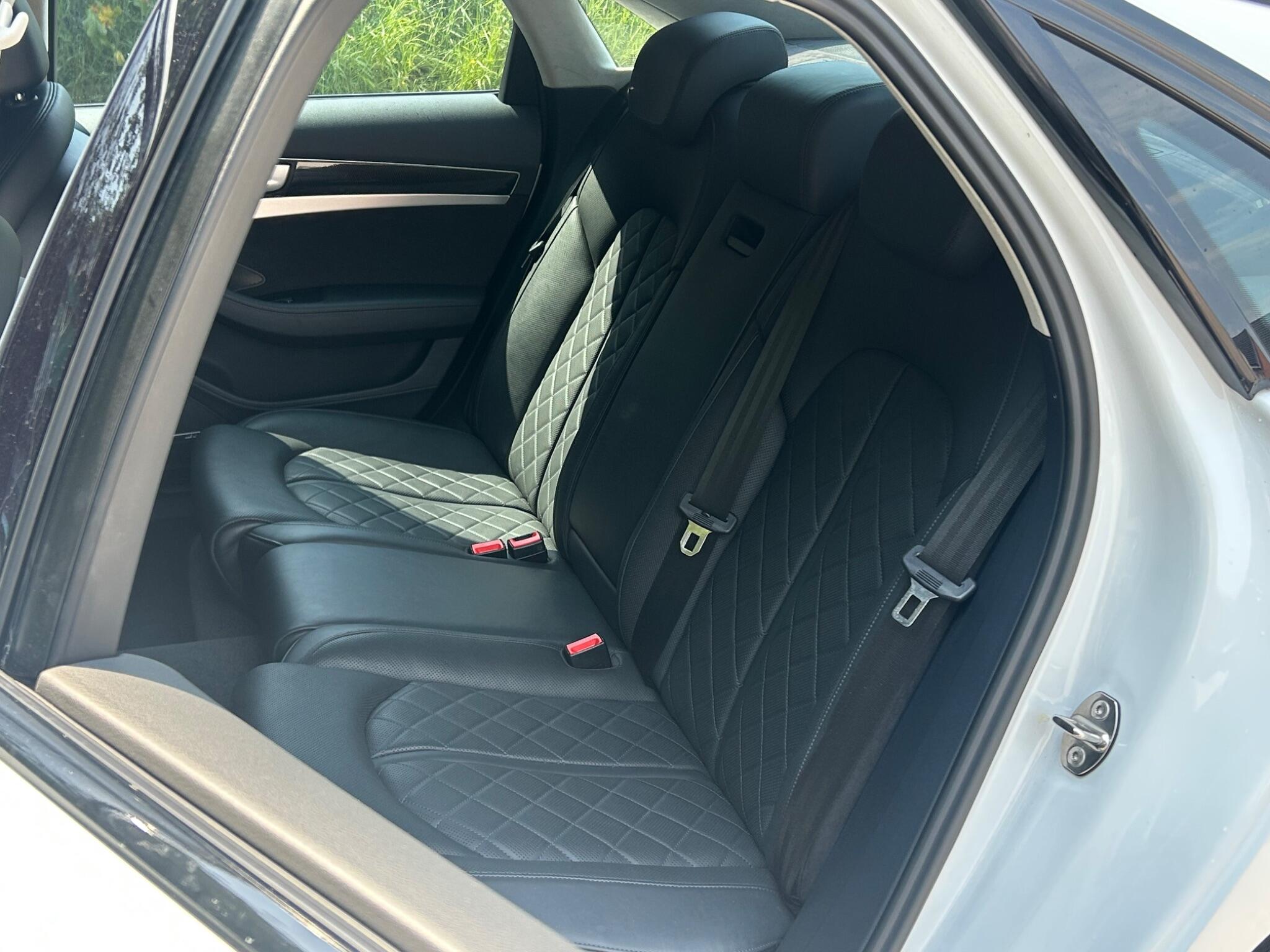 Audi S8 view 24