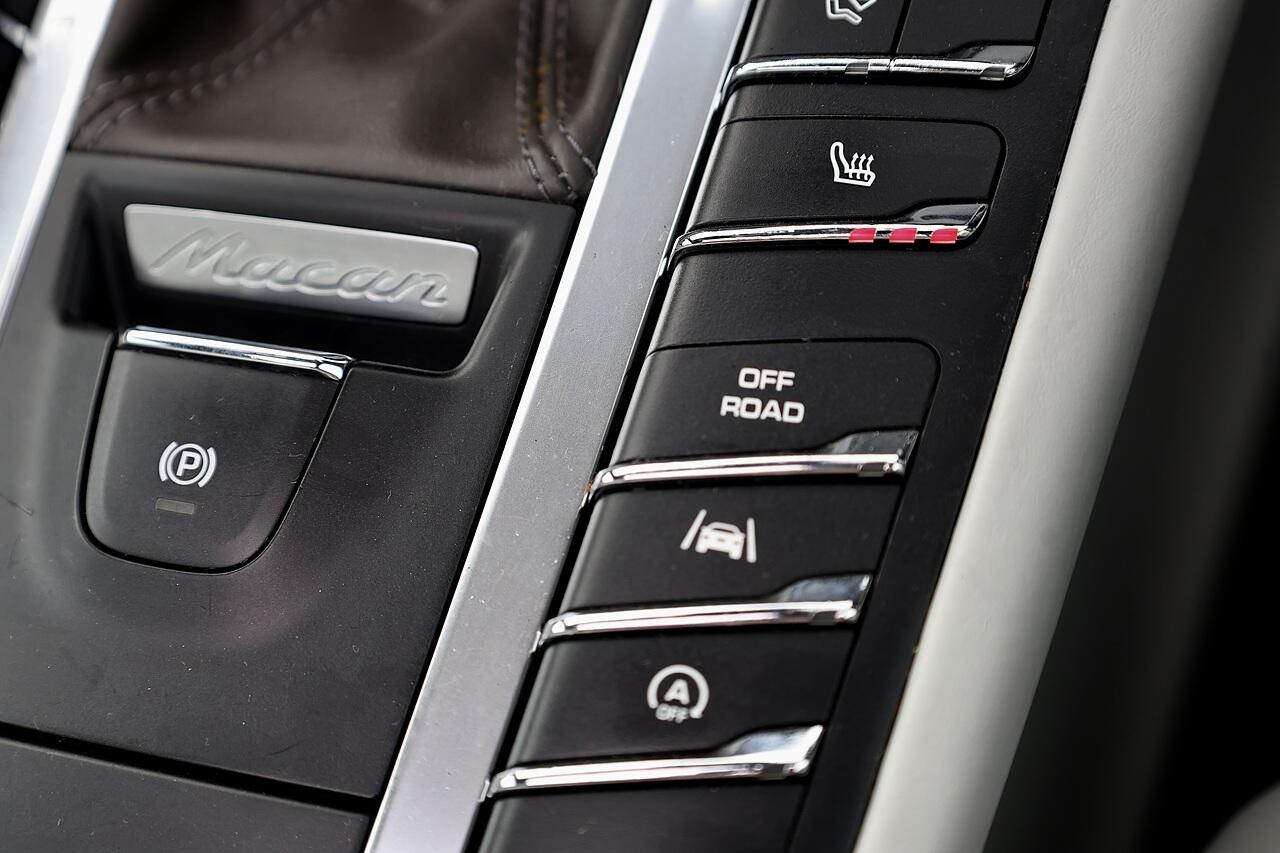 Porsche Macan view 21