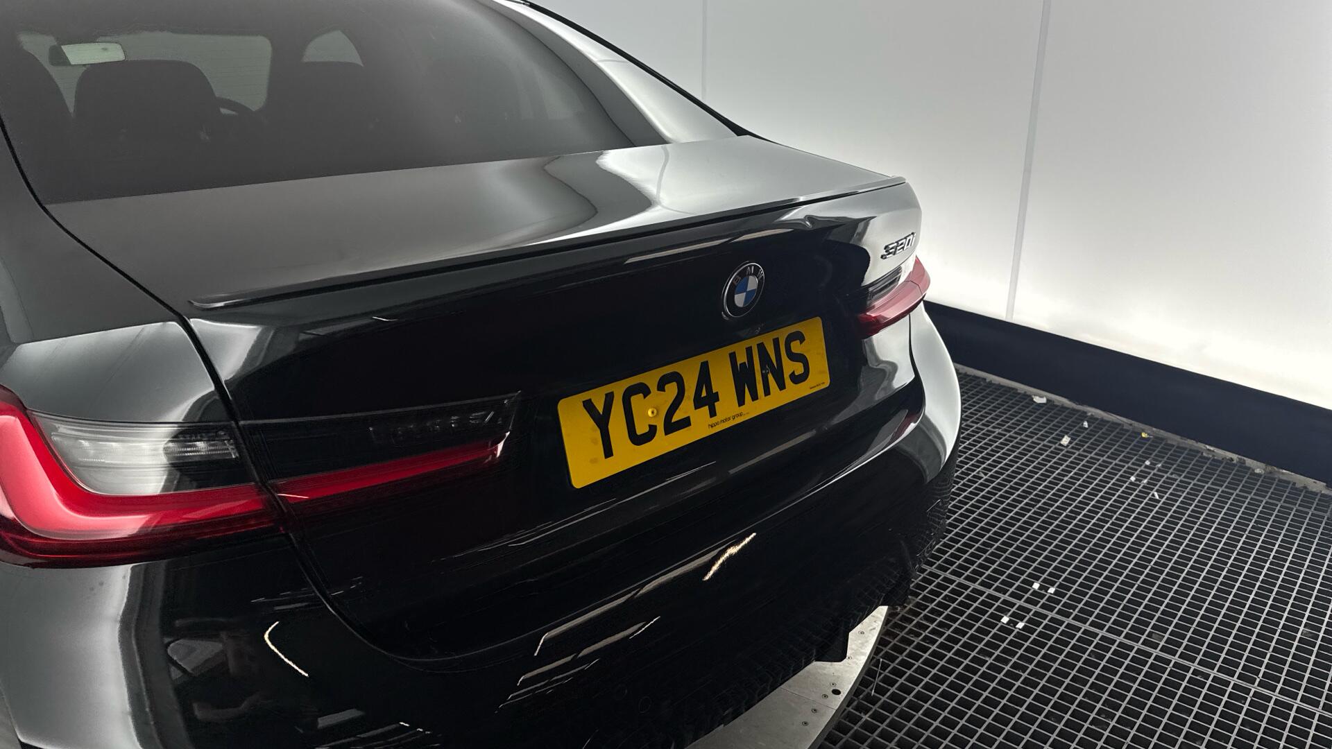 BMW 3 Series view 24