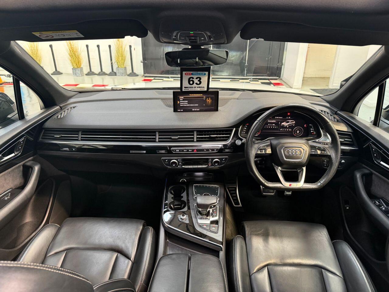 Audi Q7 view 3