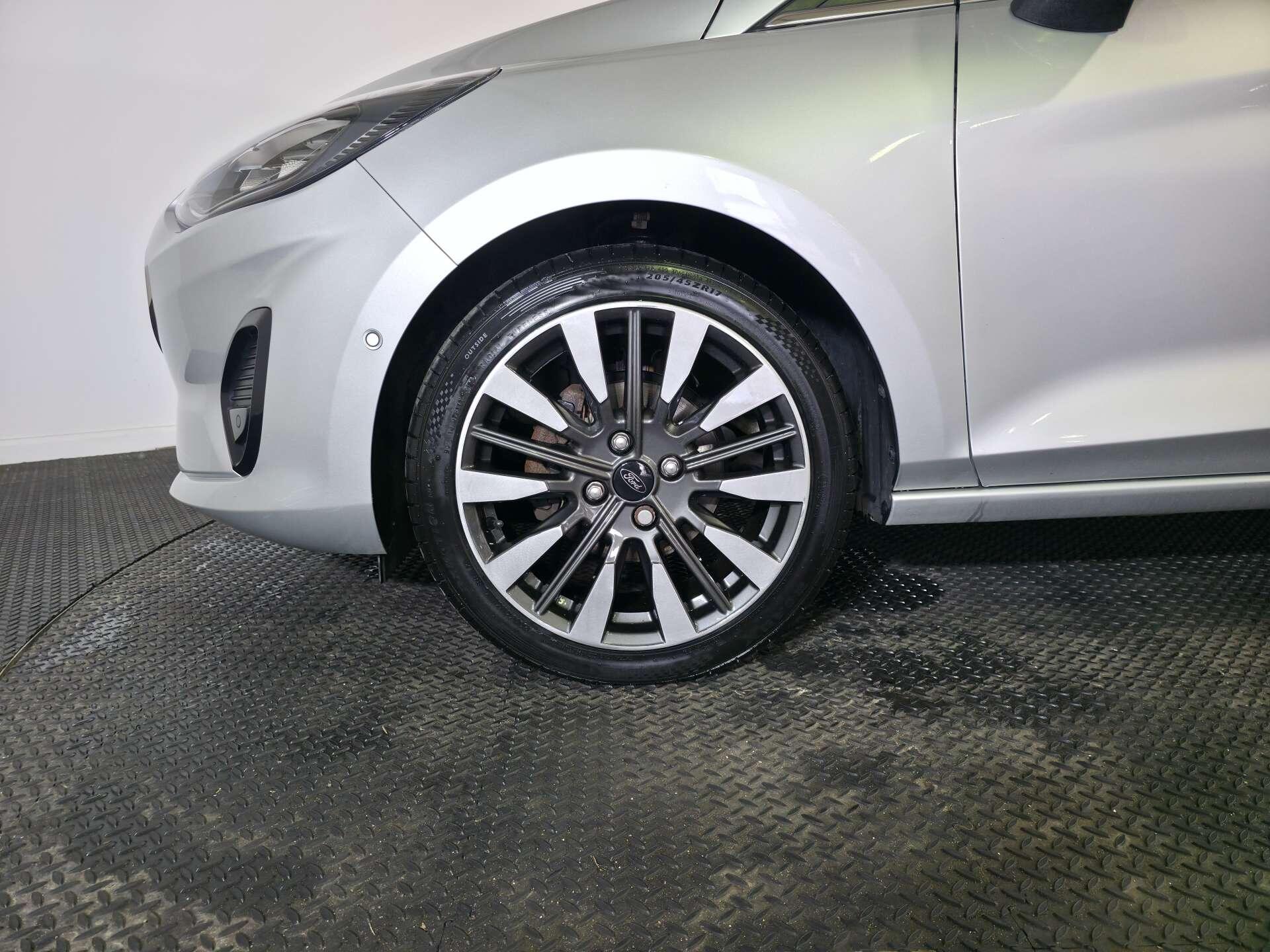 Ford Fiesta view 72